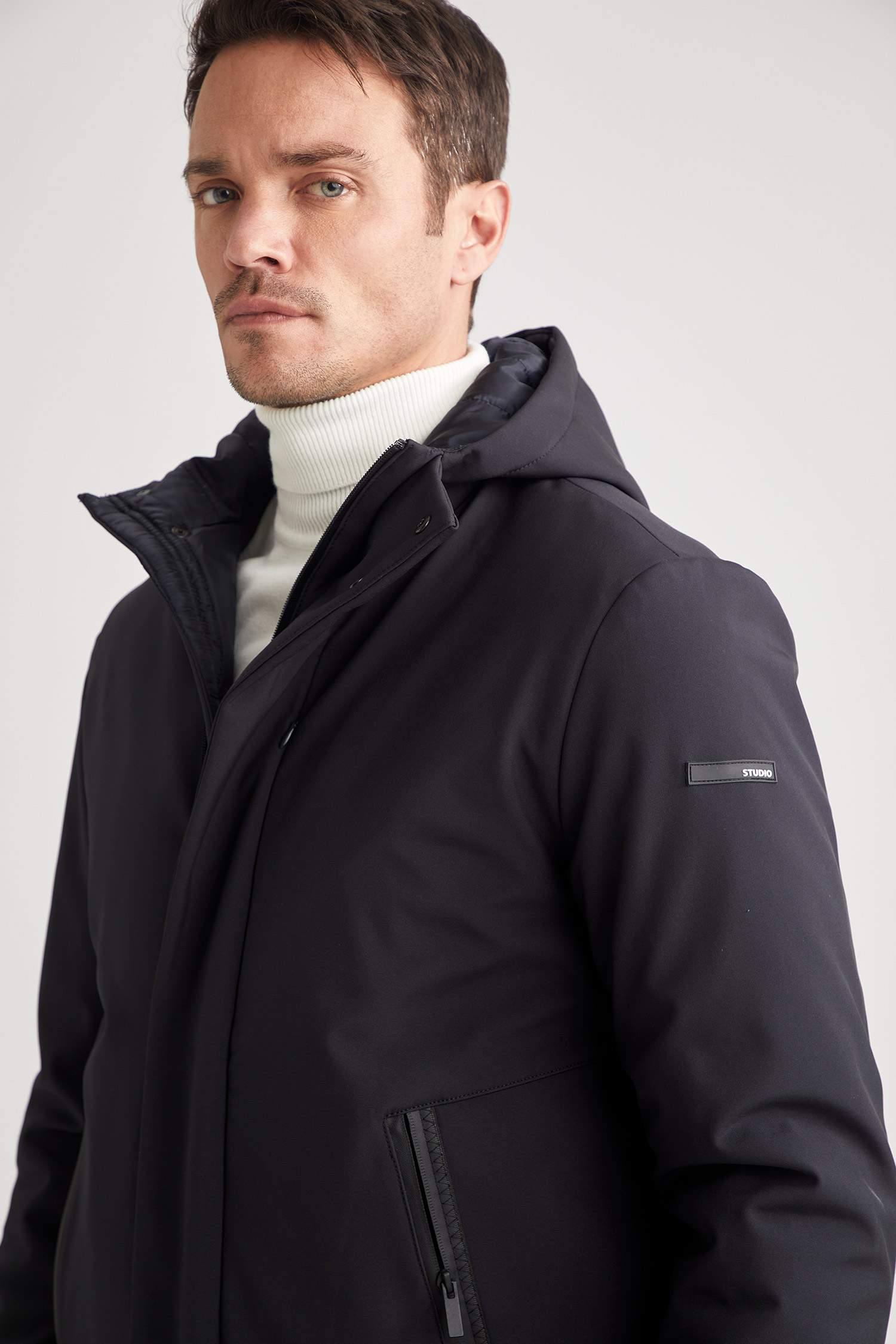 Slim Fit Kapüşonlu Kalın Mont