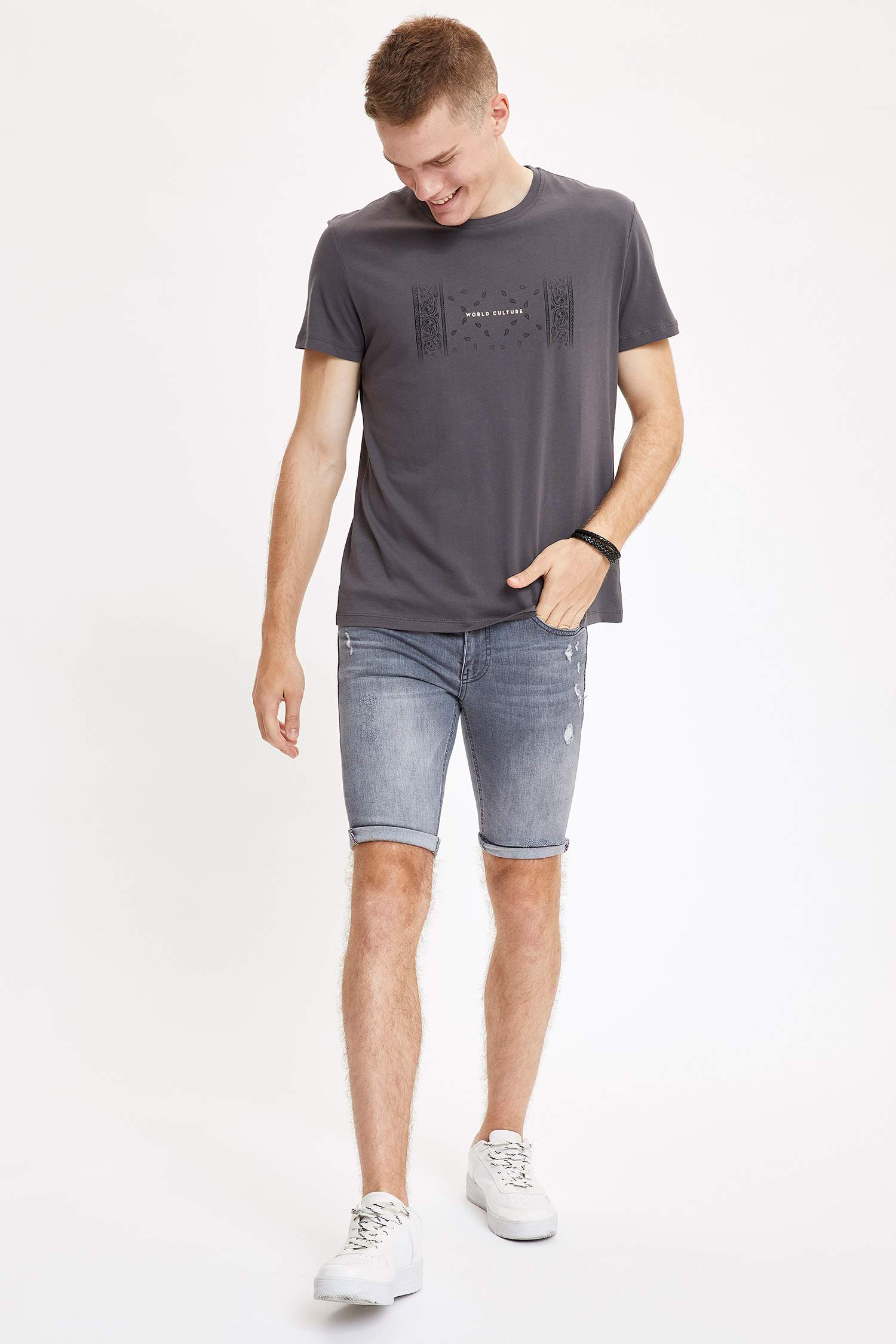 Slim Fit Bisiklet Yaka Kısa Kollu Tişört