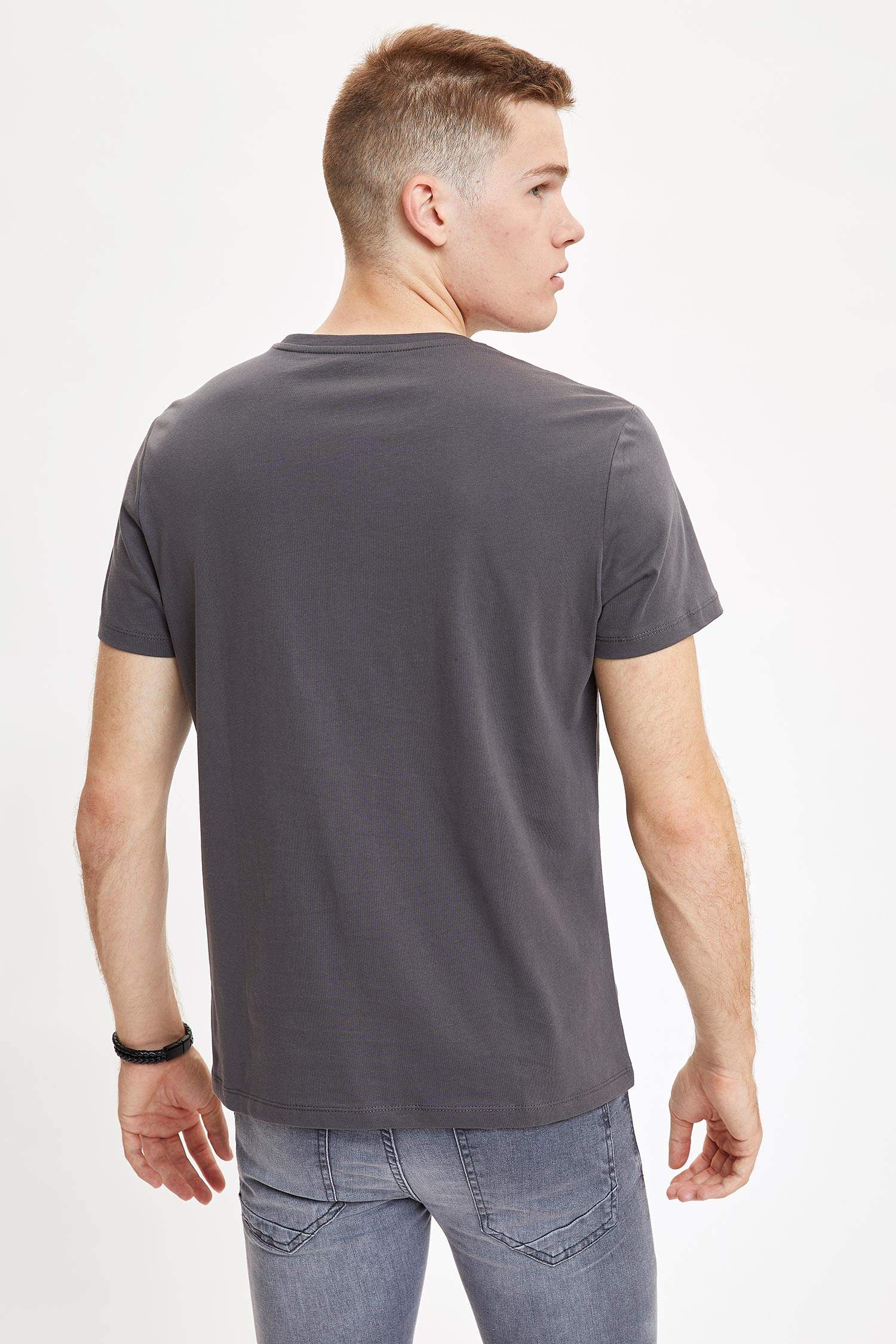 Slim Fit Bisiklet Yaka Kısa Kollu Tişört