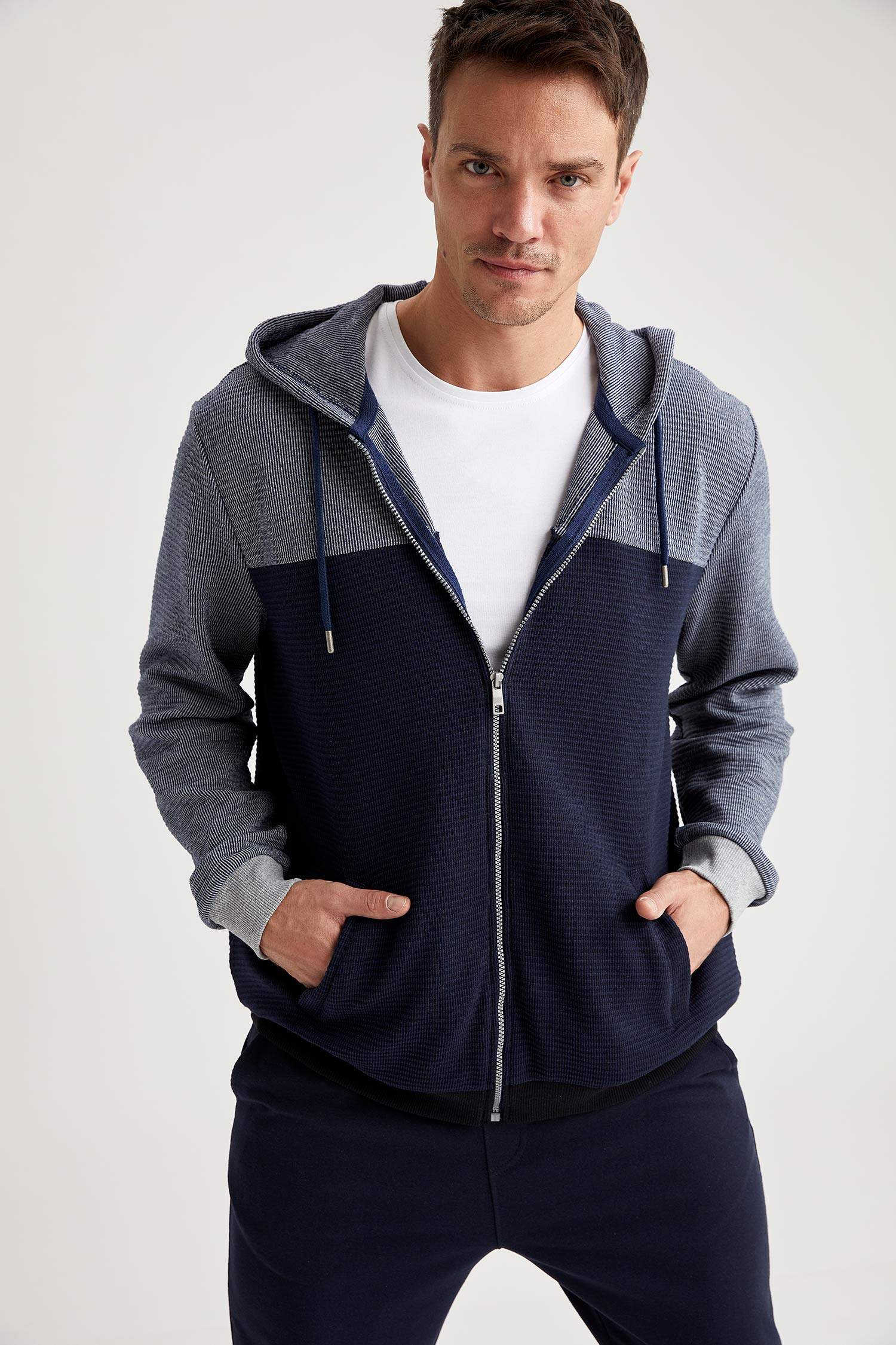 Regular Fit Kapüşonlu Fermuarlı Uzun Kollu Hırka