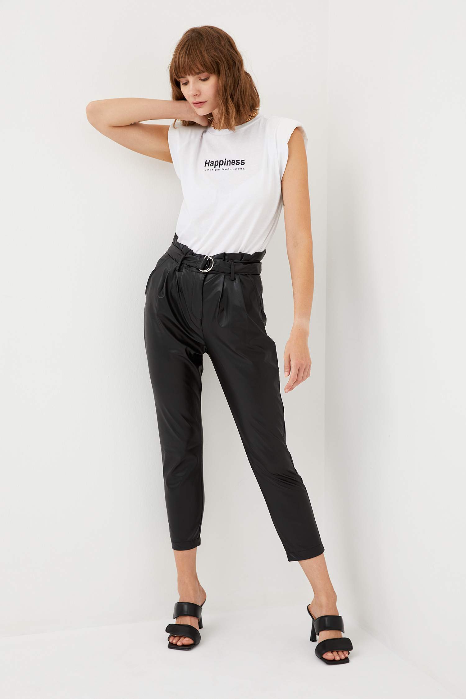 Carrot Fit Deri Kemerli Dokuma Pantolon
