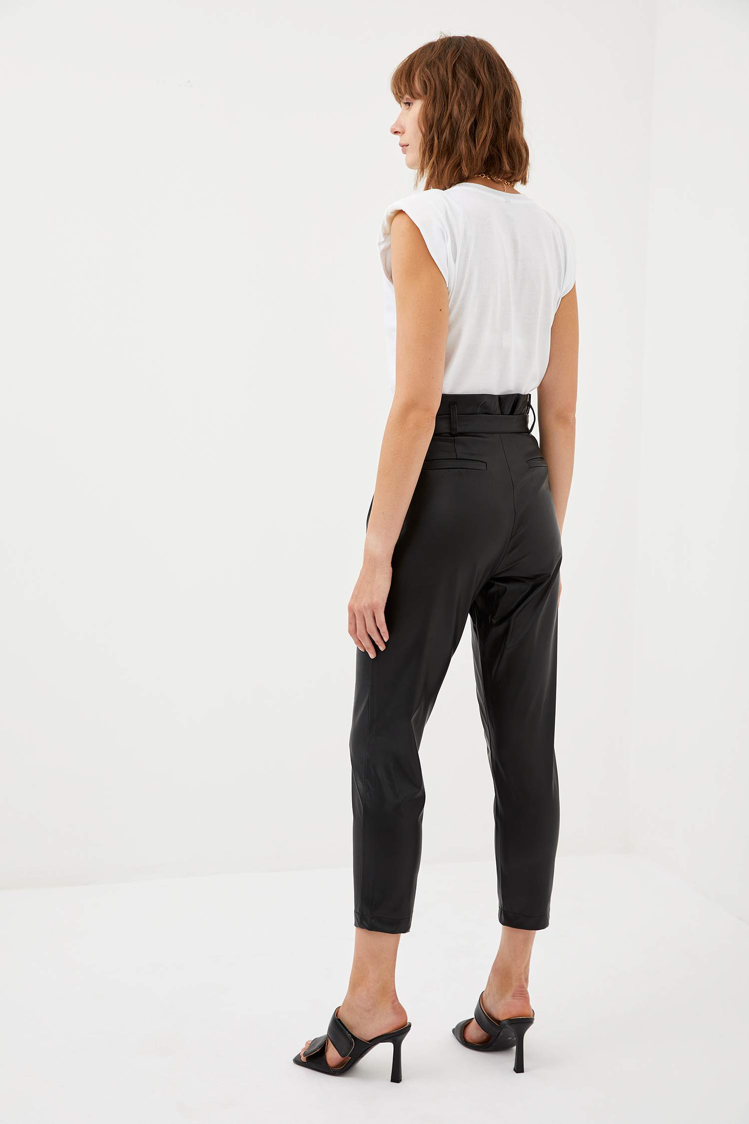 Carrot Fit Deri Kemerli Dokuma Pantolon