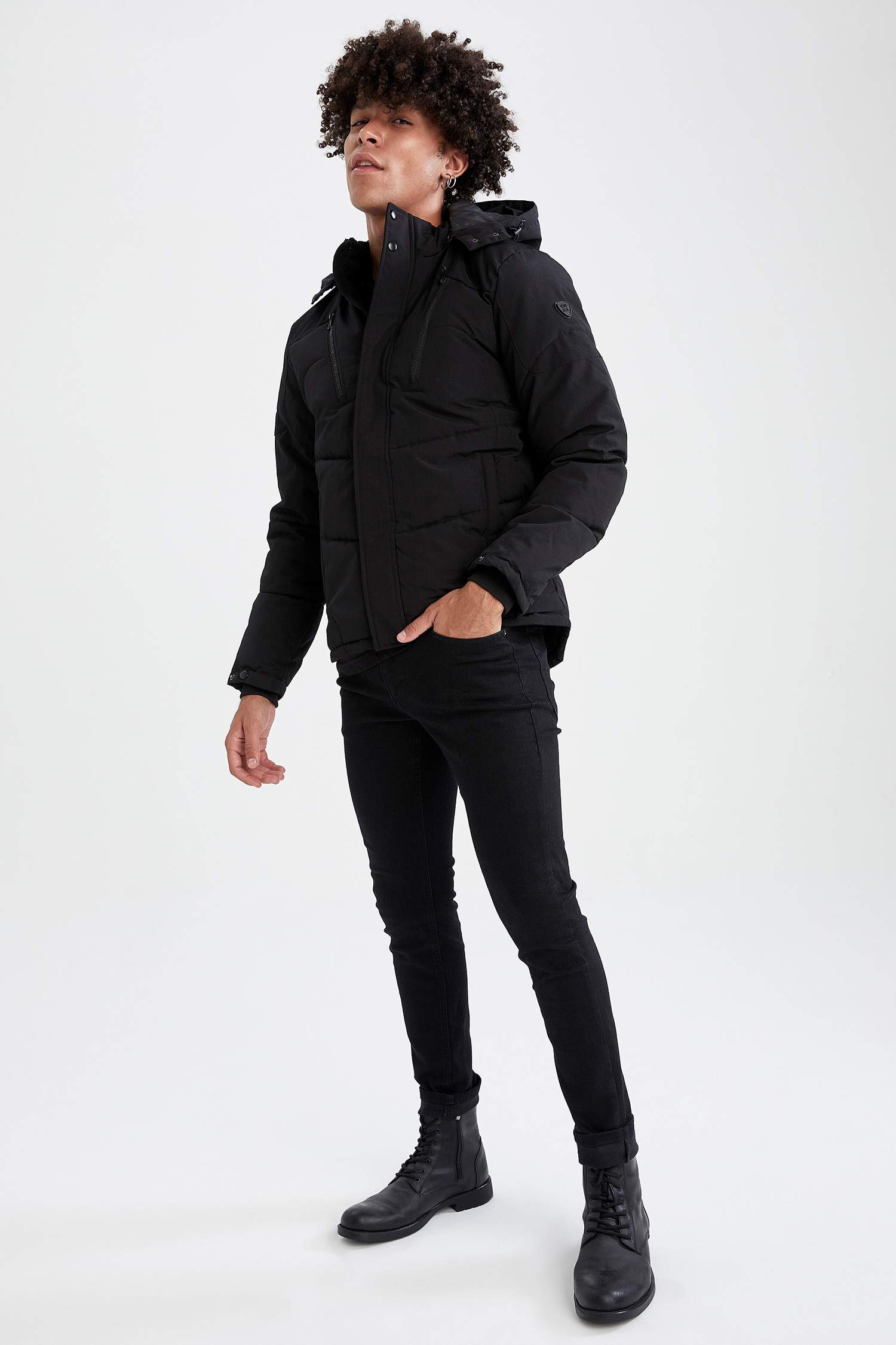 Slim Fit İçi Polarlı Kapüşonlu Kalın Mont