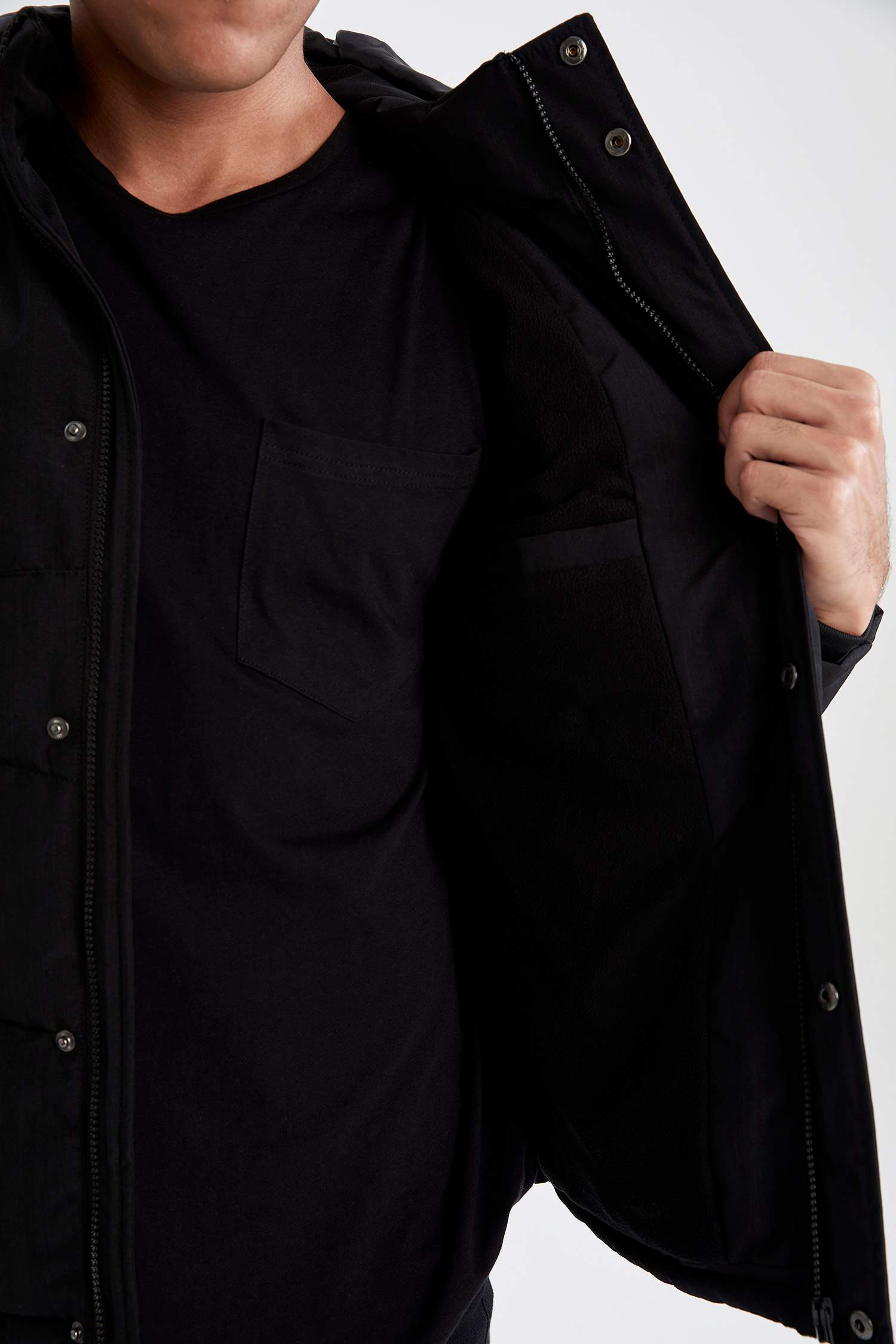 Slim Fit İçi Polarlı Kapüşonlu Kalın Mont