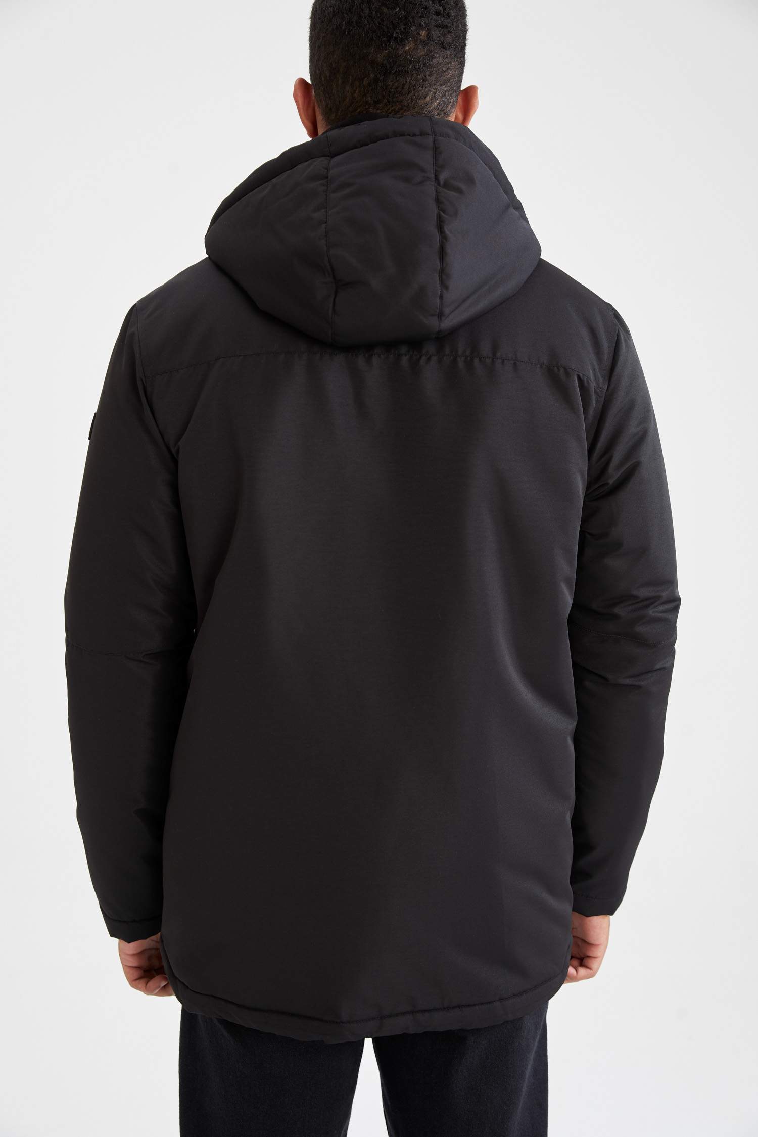 Blok Desenli Kapüşonlu Slim Fit Kalın Mont