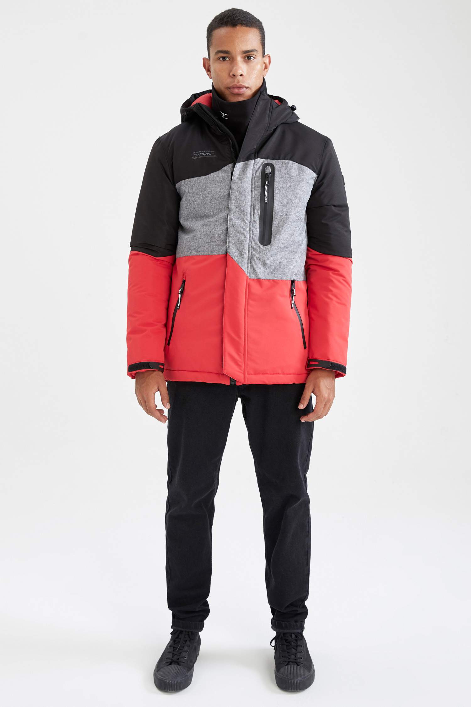 Blok Desenli Kapüşonlu Slim Fit Kalın Mont