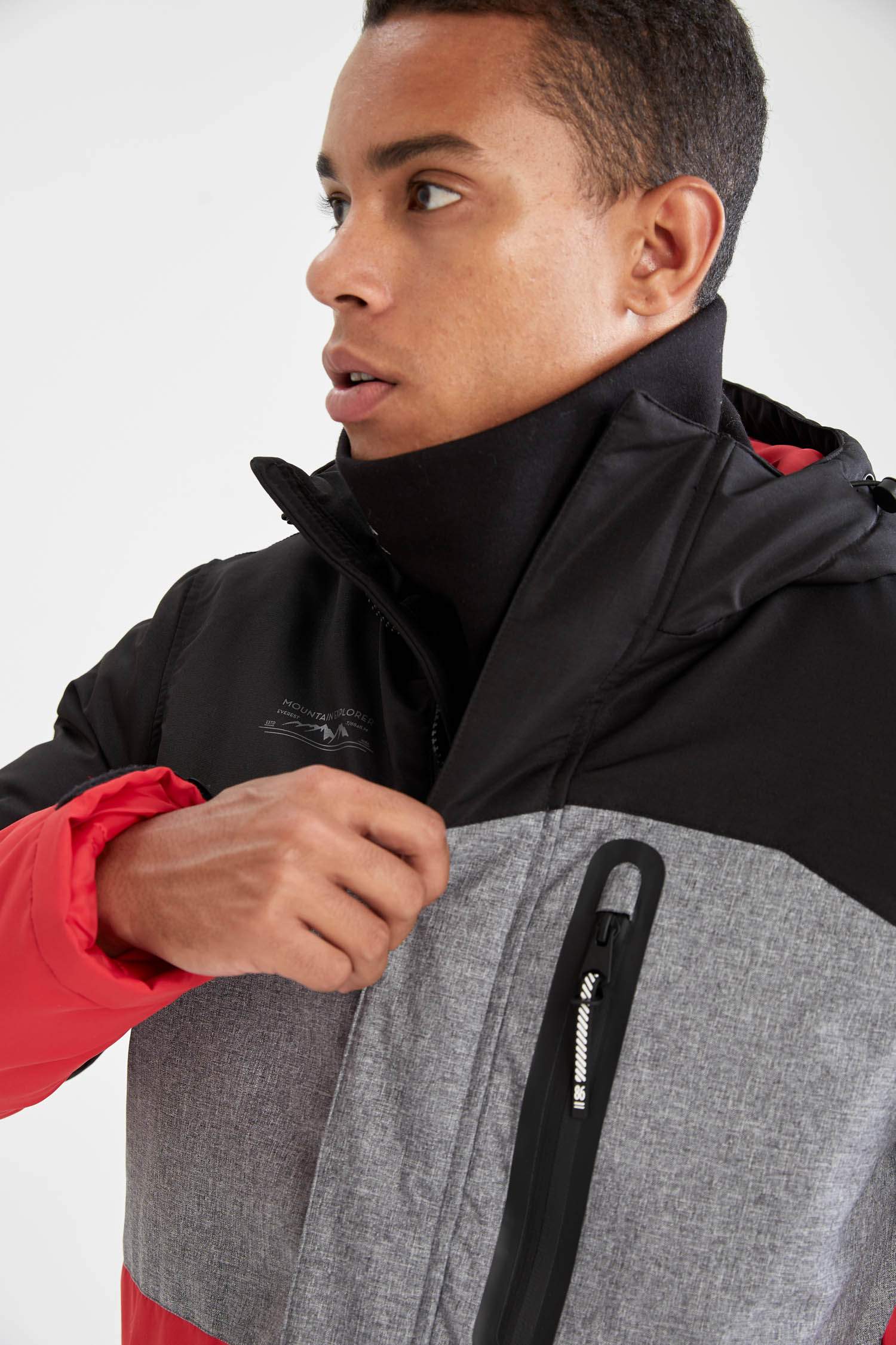 Blok Desenli Kapüşonlu Slim Fit Kalın Mont