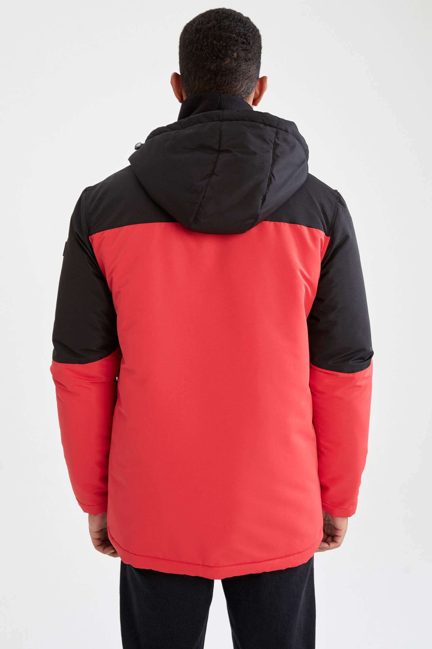 Blok Desenli Kapüşonlu Slim Fit Kalın Mont