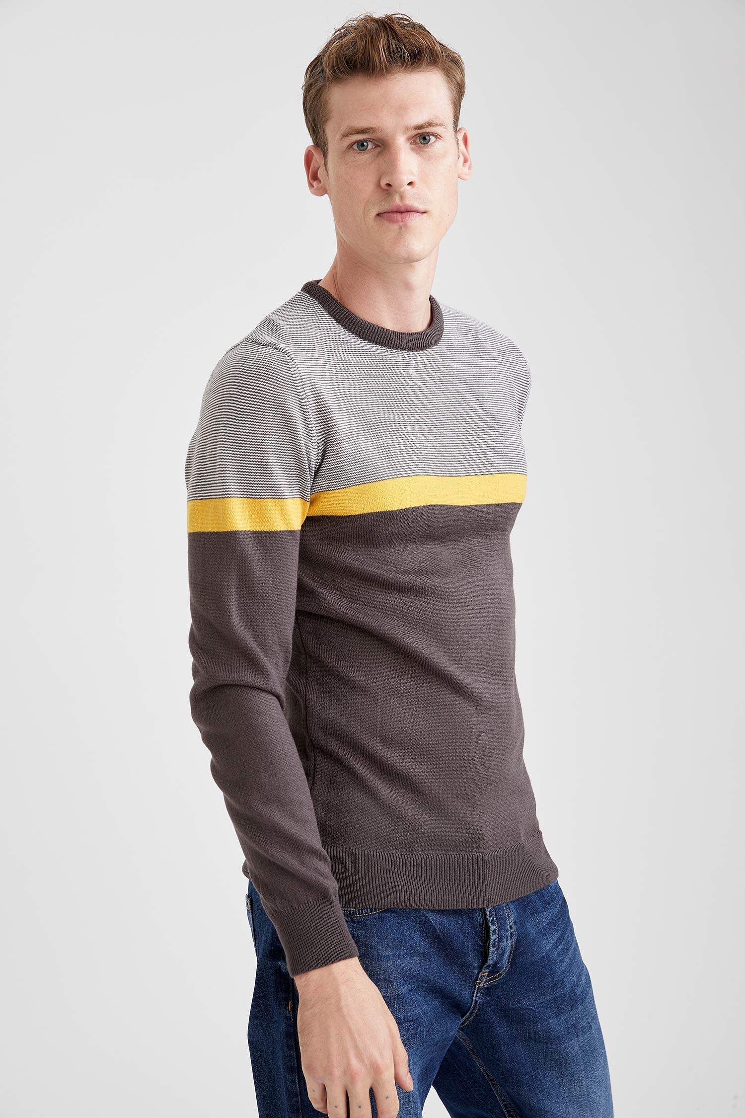 Blok Desenli Slim Fit Bisiklet Yaka Triko Kazak