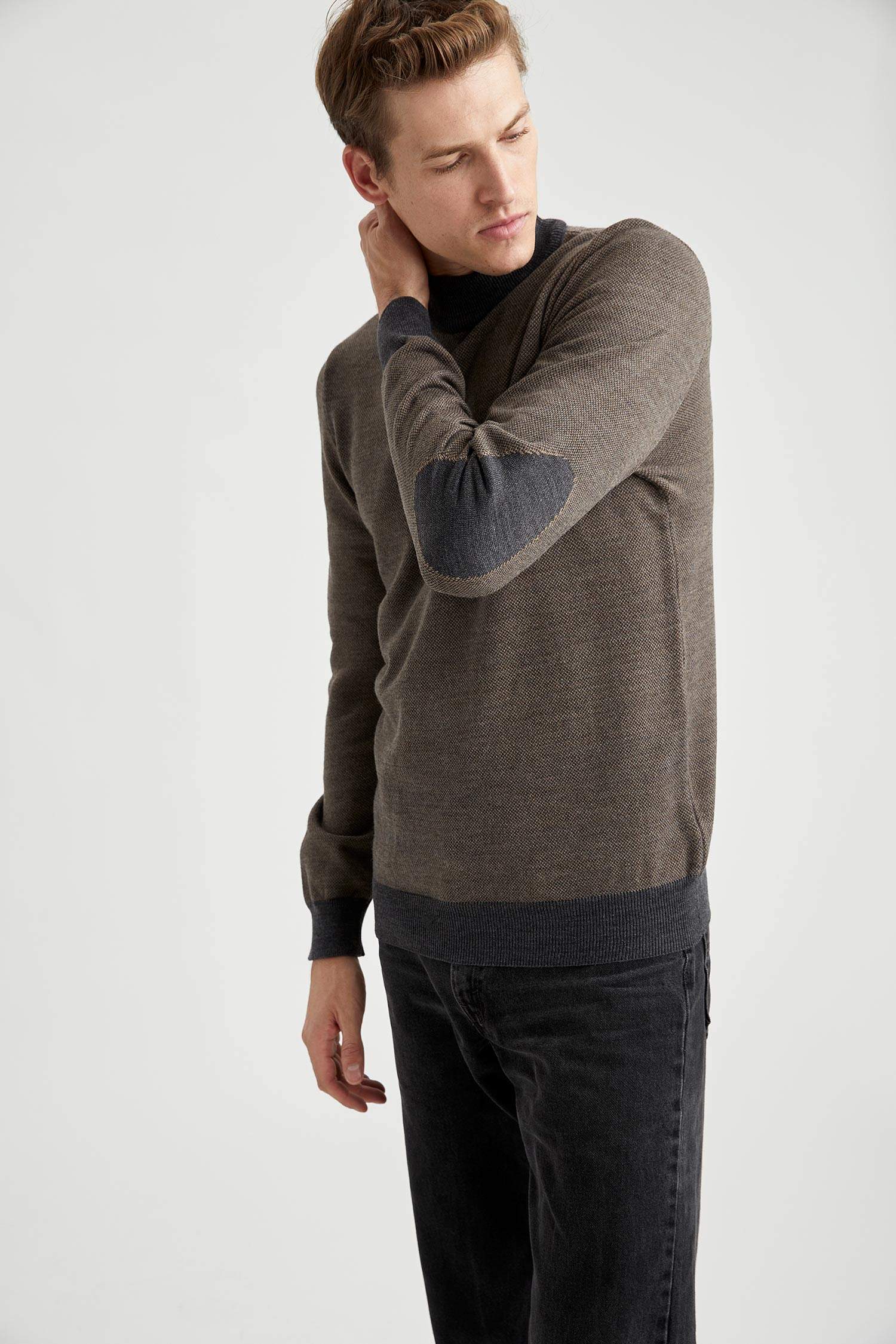 Slim Fit Yarım Balıkçı Yaka Triko Kazak
