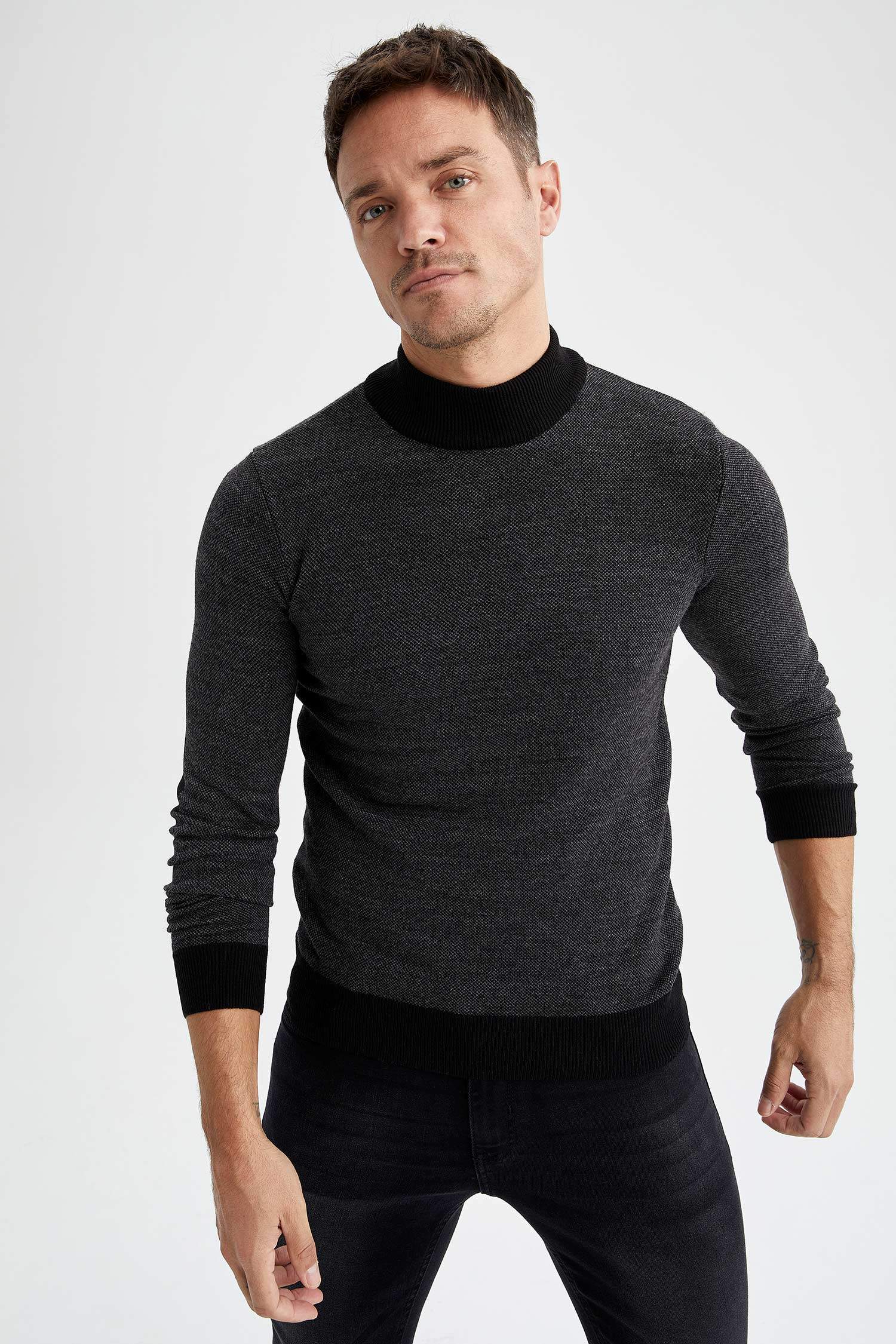 Slim Fit Yarım Balıkçı Yaka Triko Kazak