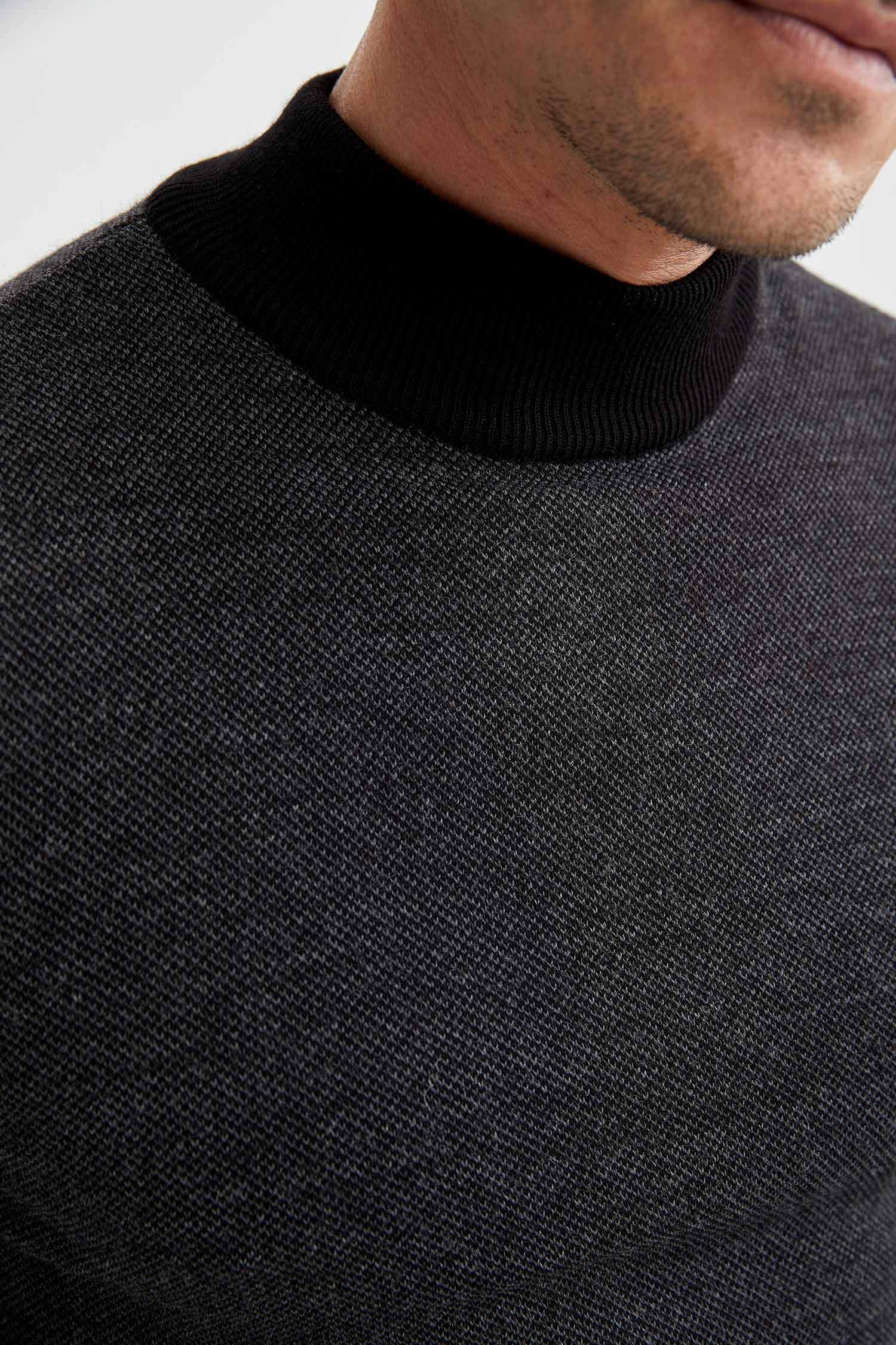 Slim Fit Yarım Balıkçı Yaka Triko Kazak