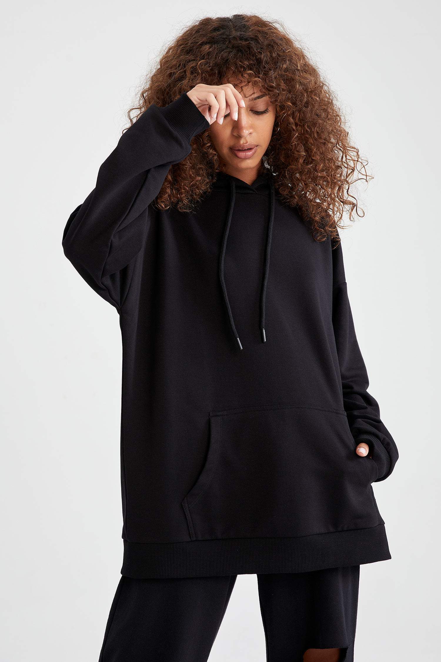 Oversize Fit Kapüşonlu Kanguru Cepli Uzun Kollu Sweatshirt