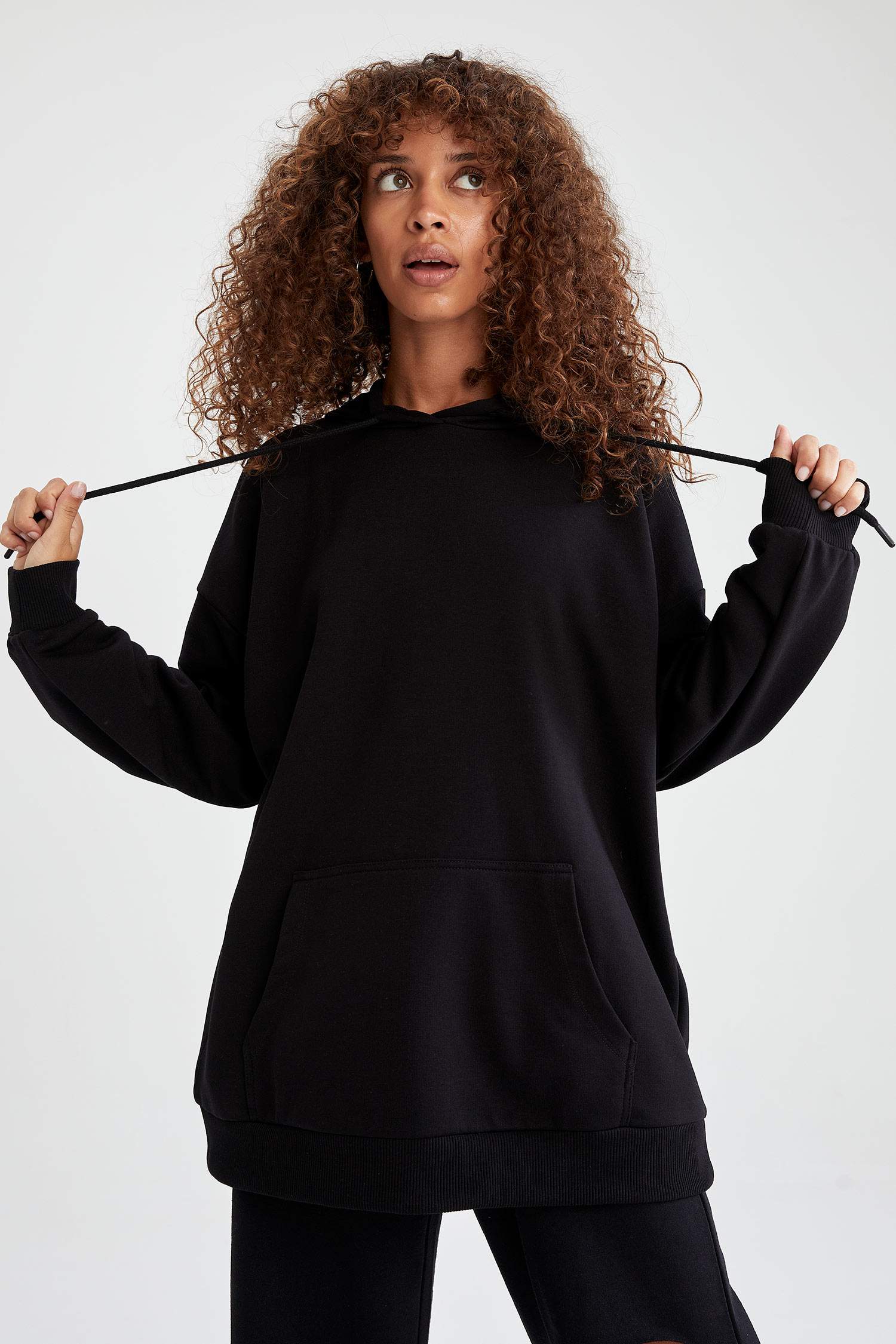 Oversize Fit Kapüşonlu Kanguru Cepli Uzun Kollu Sweatshirt