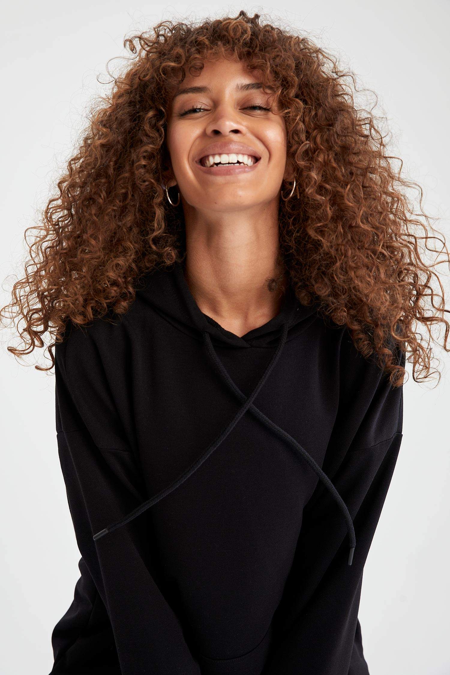 Oversize Fit Kapüşonlu Kanguru Cepli Uzun Kollu Sweatshirt