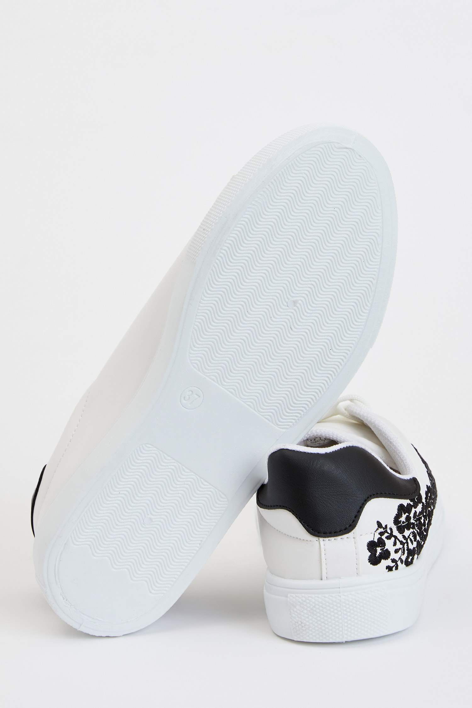 Çiçek Desenli Bağcıklı Sneaker Ayakkabı