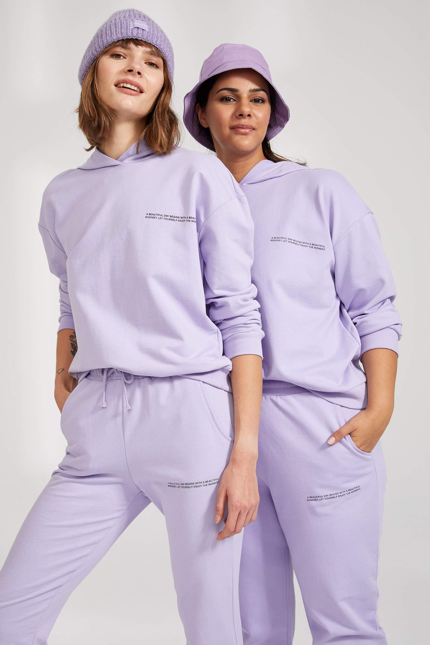 Organik Pamuklu Yazı Baskılı Kapüşonlu Sweatshirt