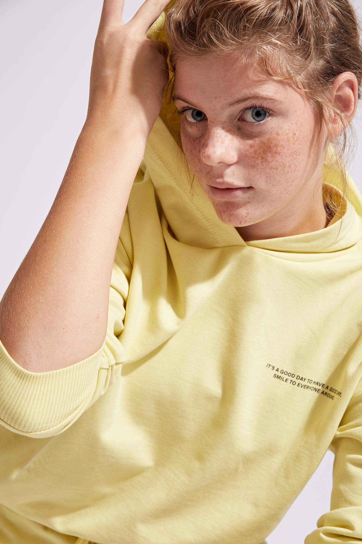 Organik Pamuklu Yazı Baskılı Kapüşonlu Sweatshirt