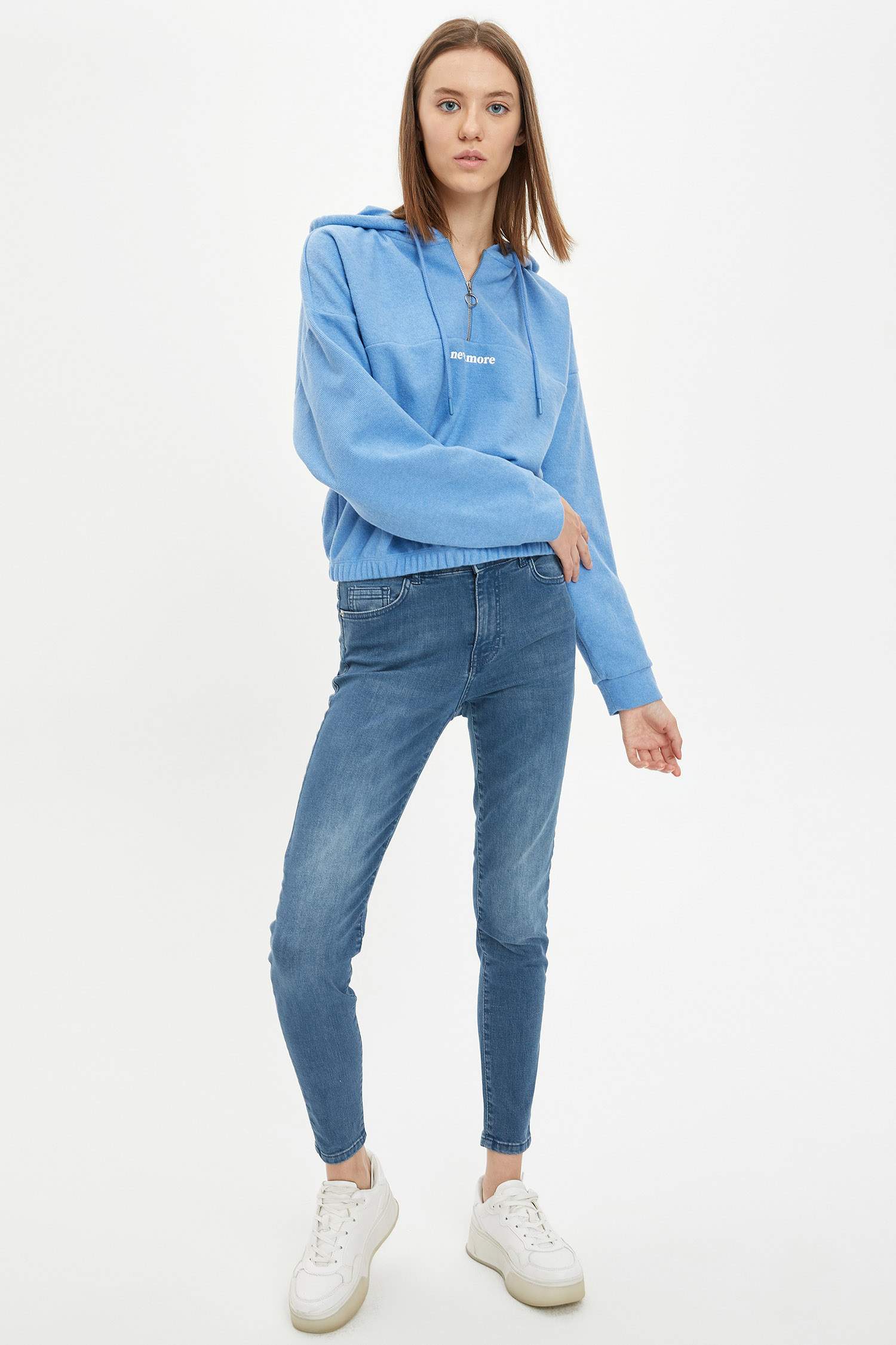 Slogan Desenli Regular Fit Kapüşonlu Uzun Kollu Sweatshirt