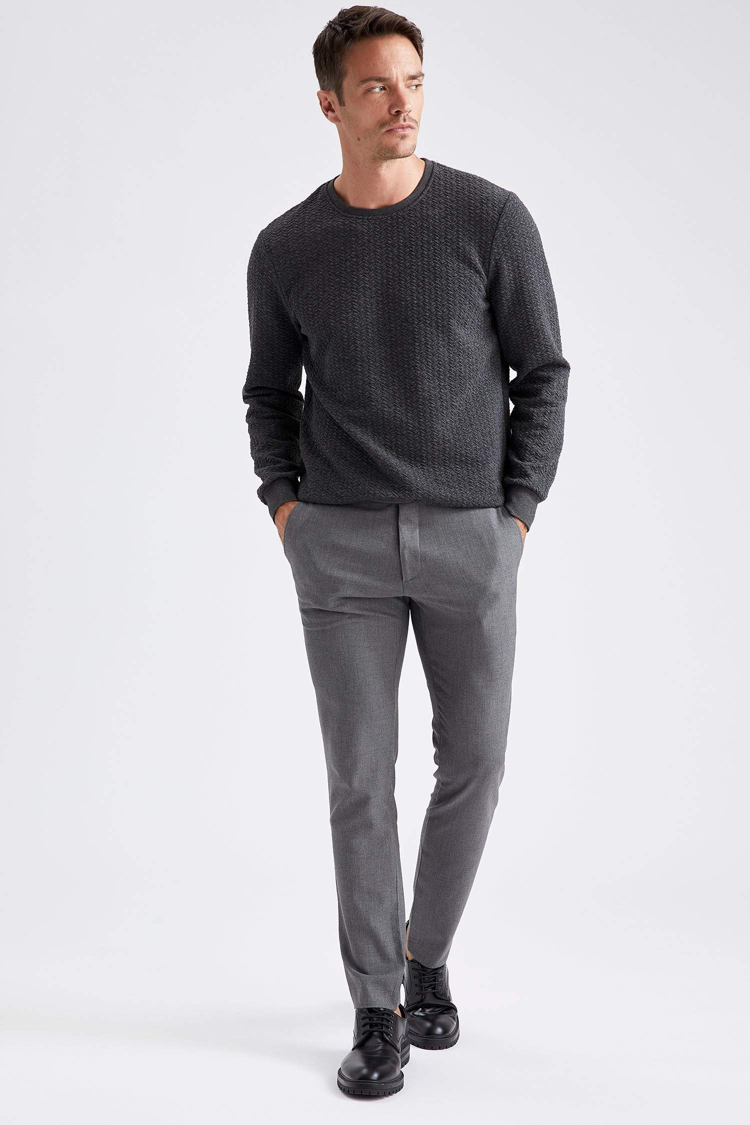 Slim Fit Bisiklet Yaka Fermuarsız Uzun Kollu Sweatshirt