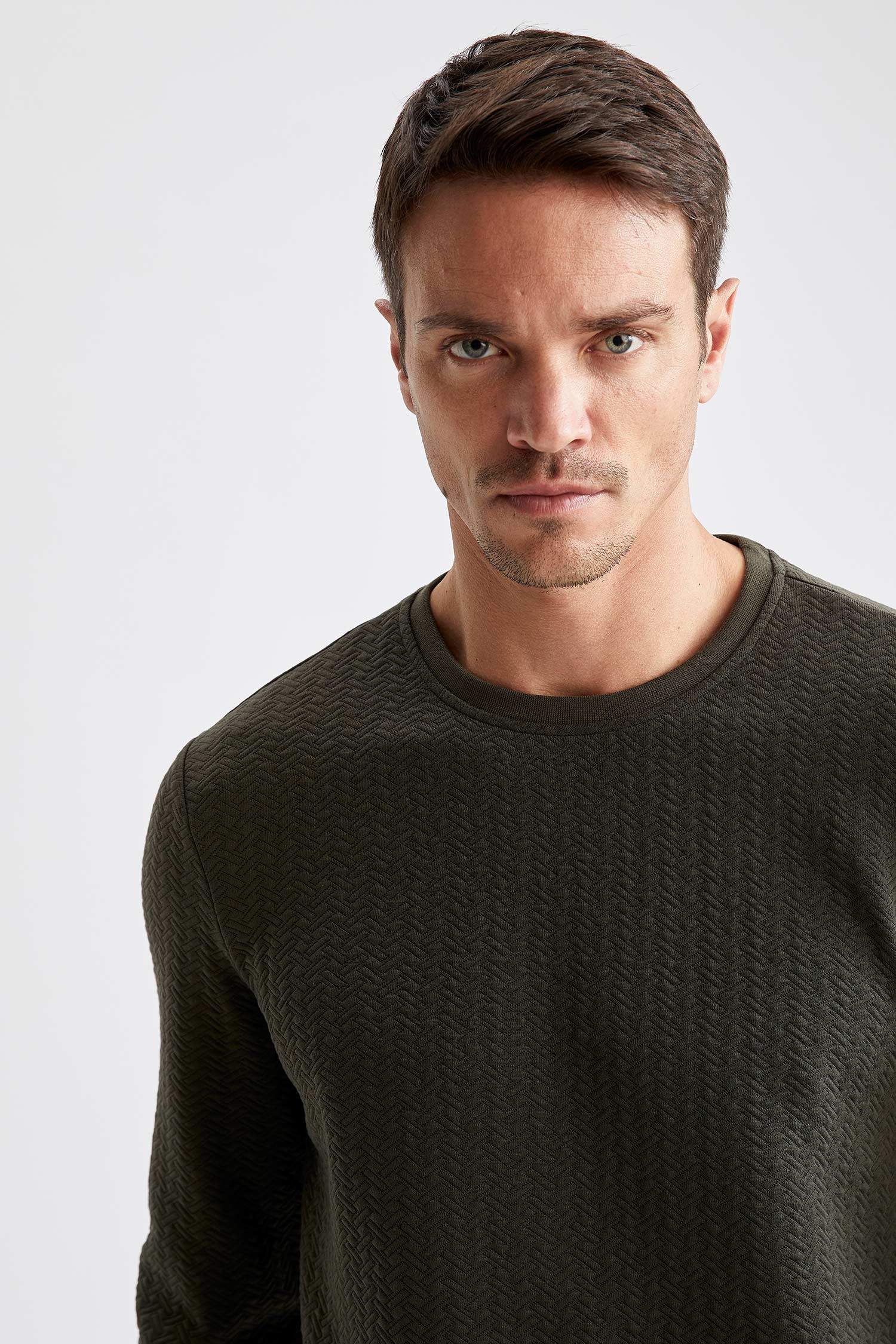Slim Fit Bisiklet Yaka Fermuarsız Uzun Kollu Sweatshirt