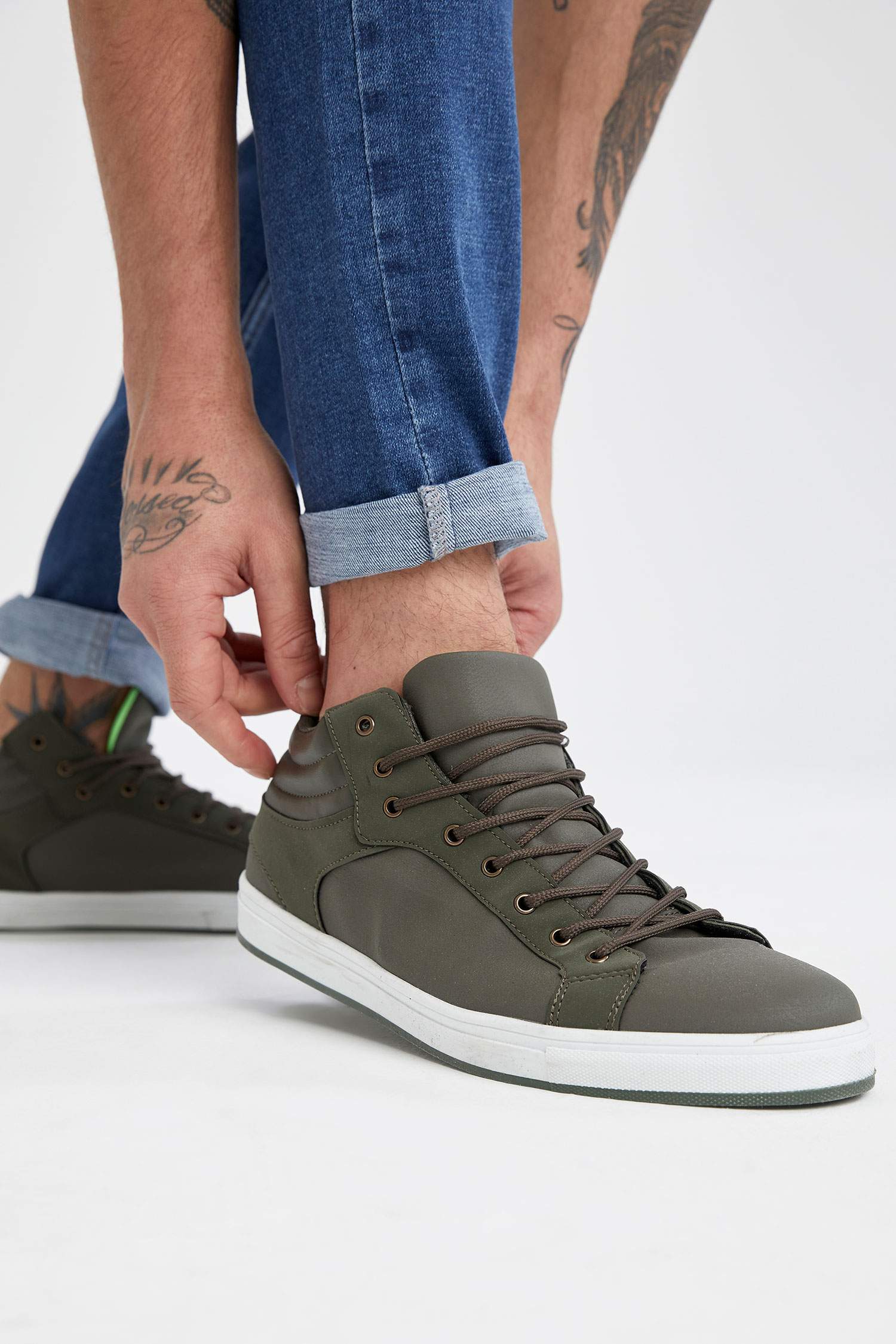Bağcıklı Sneaker Bot