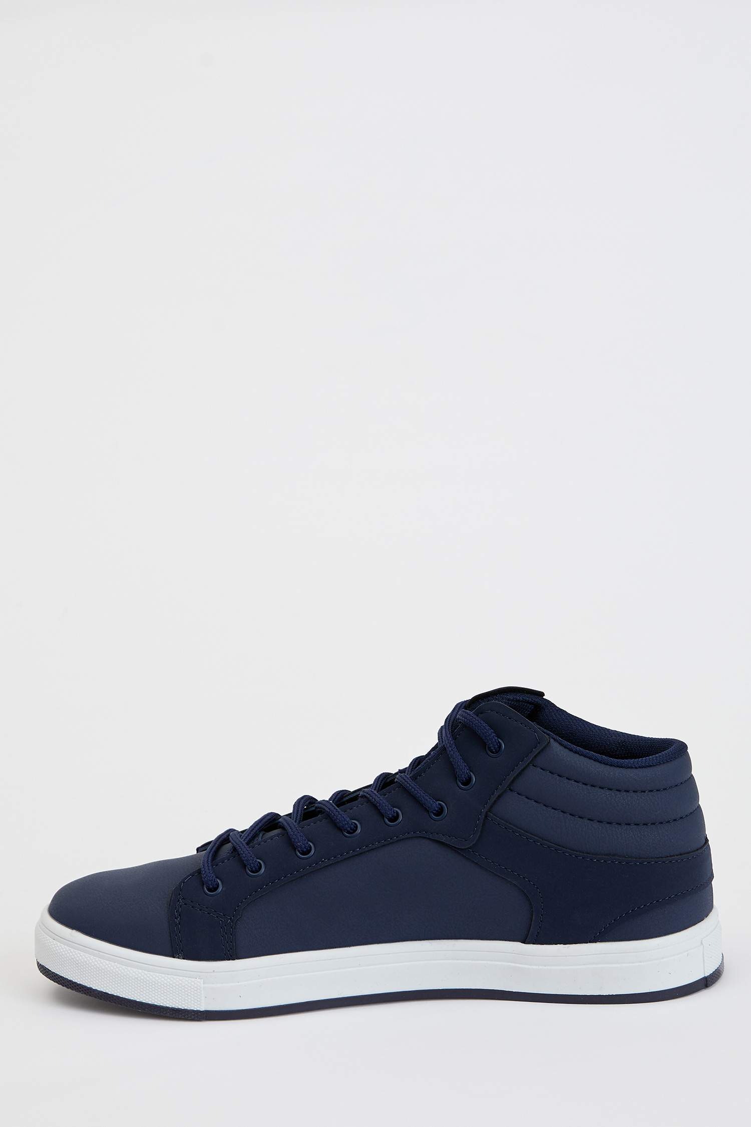 Bağcıklı Sneaker Bot