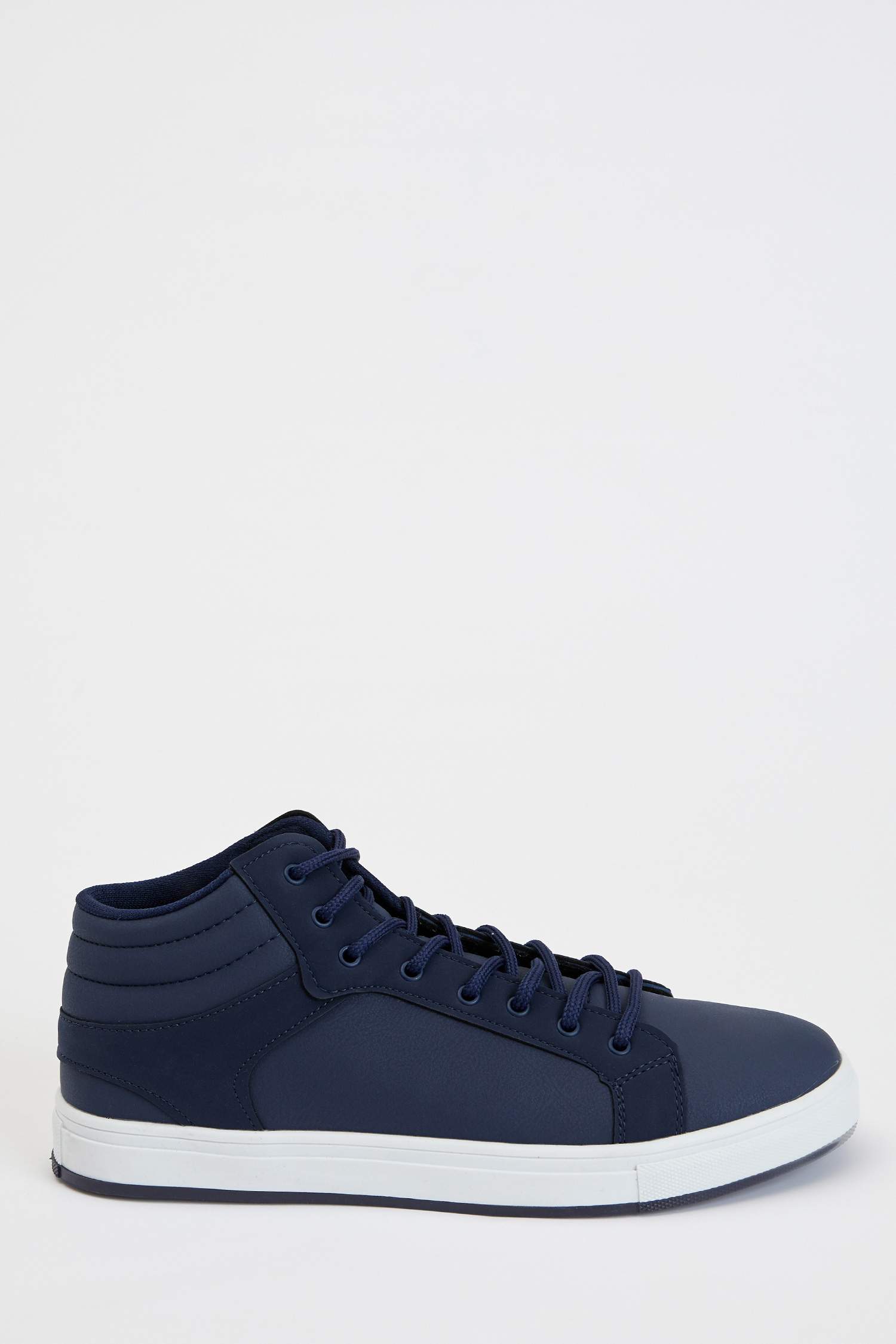 Bağcıklı Sneaker Bot