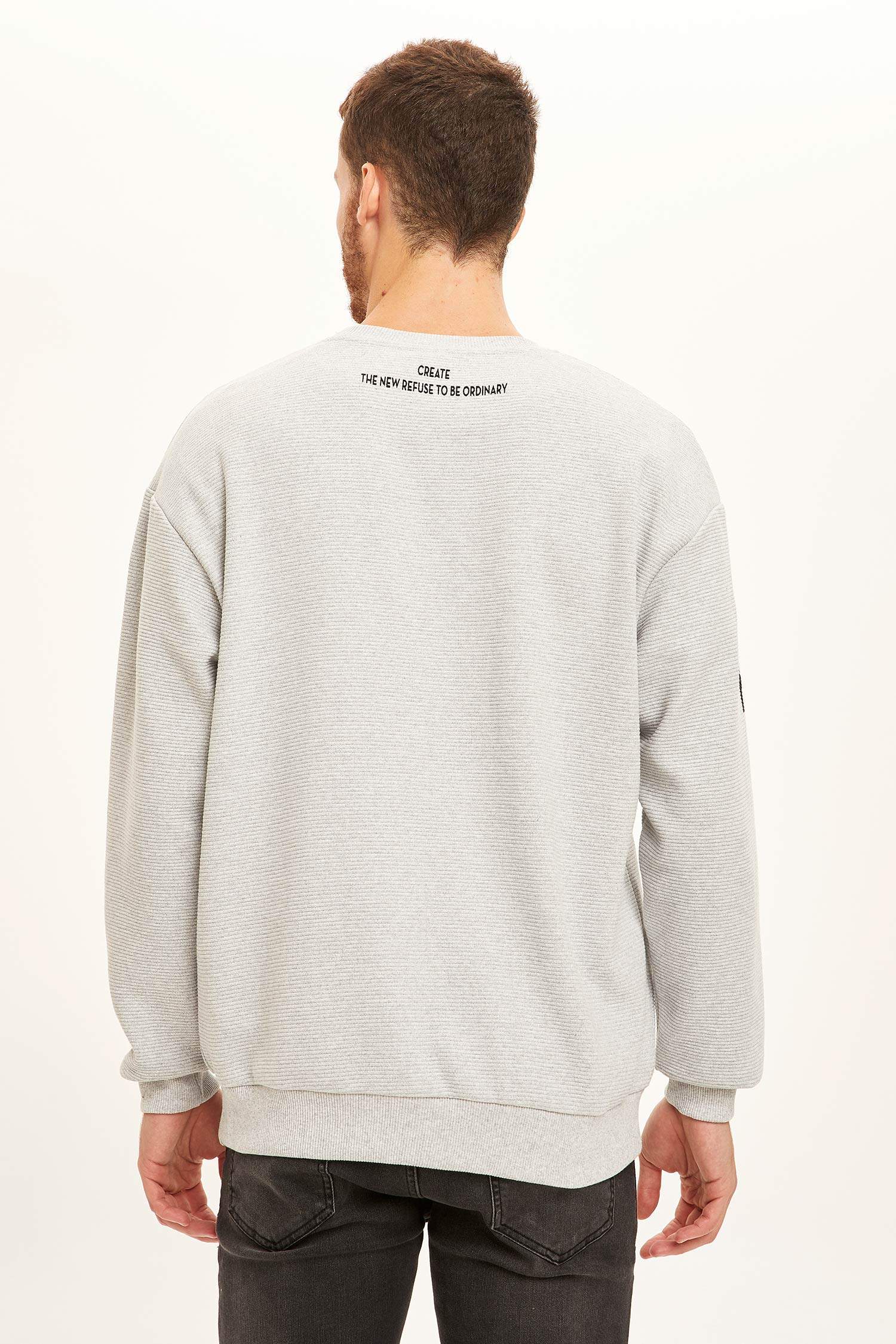 Oversize Fit Bisiklet Yaka Slogan Desenli Göğüs ve Kol Baskılı Uzun Kollu Sweatshirt