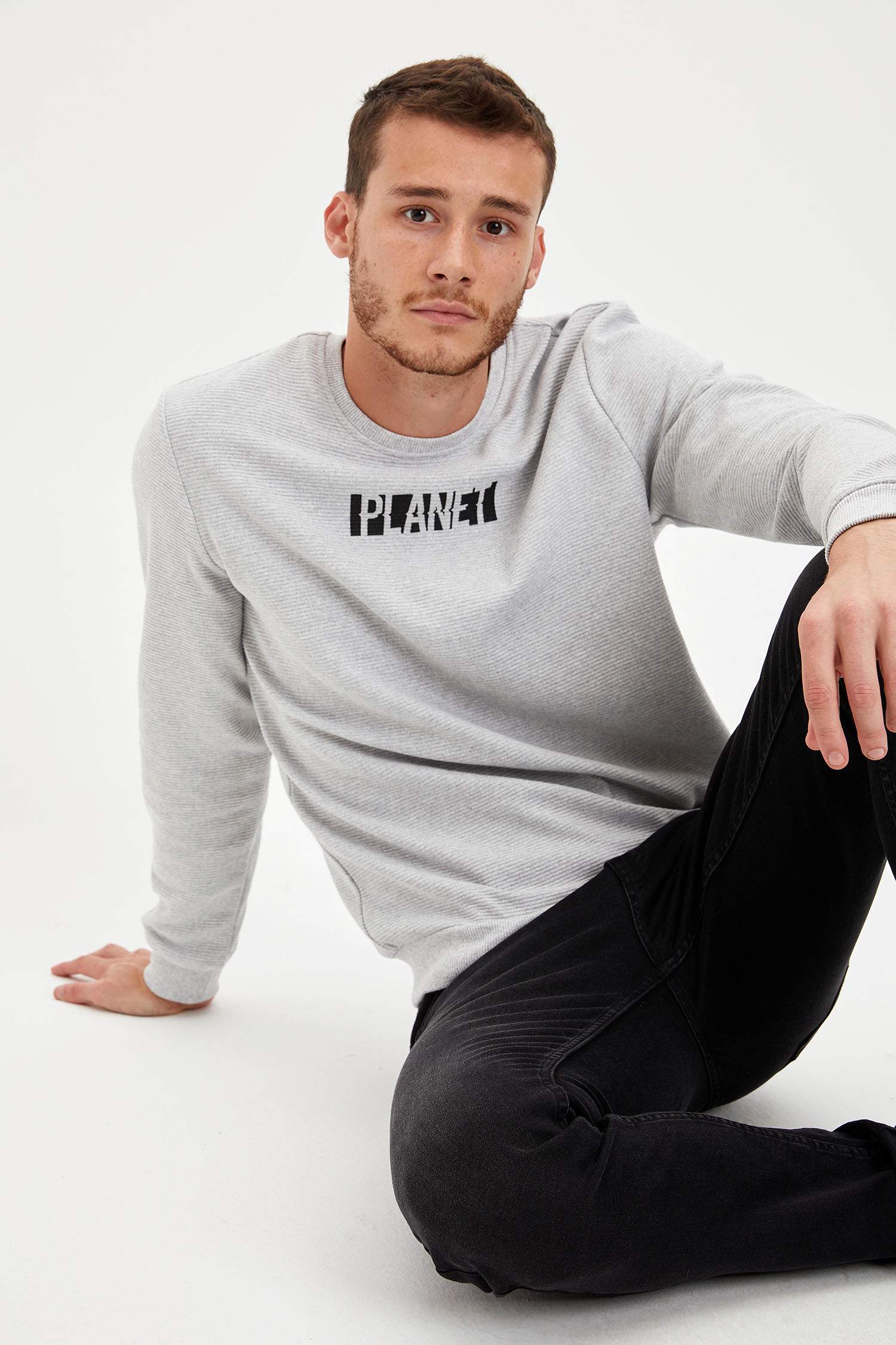 Planet Baskılı Slim Fit Bisiklet Yaka Sweatshirt