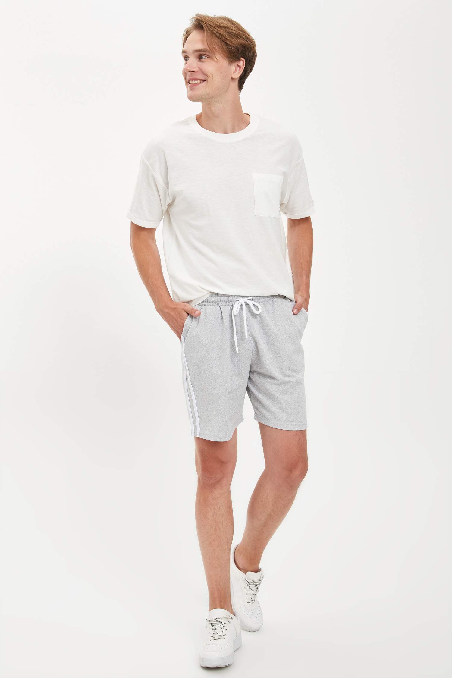 Şeritli Detaylı Bağcıklı Slim Fit Şort