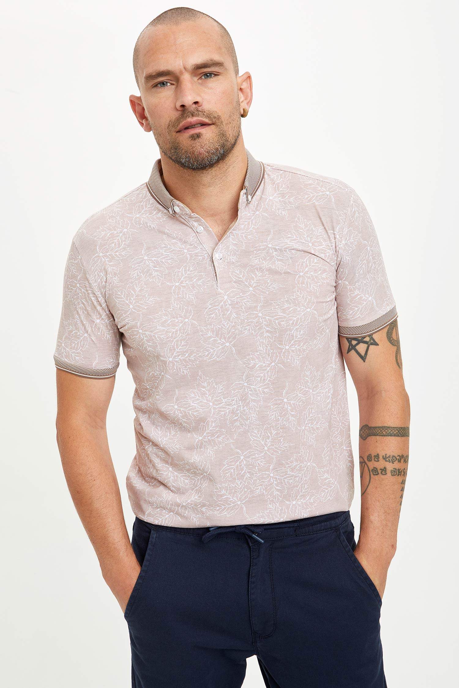 Slim Fit Polo Yaka Desenli Cepsiz Kısa Kollu Polo Tişört