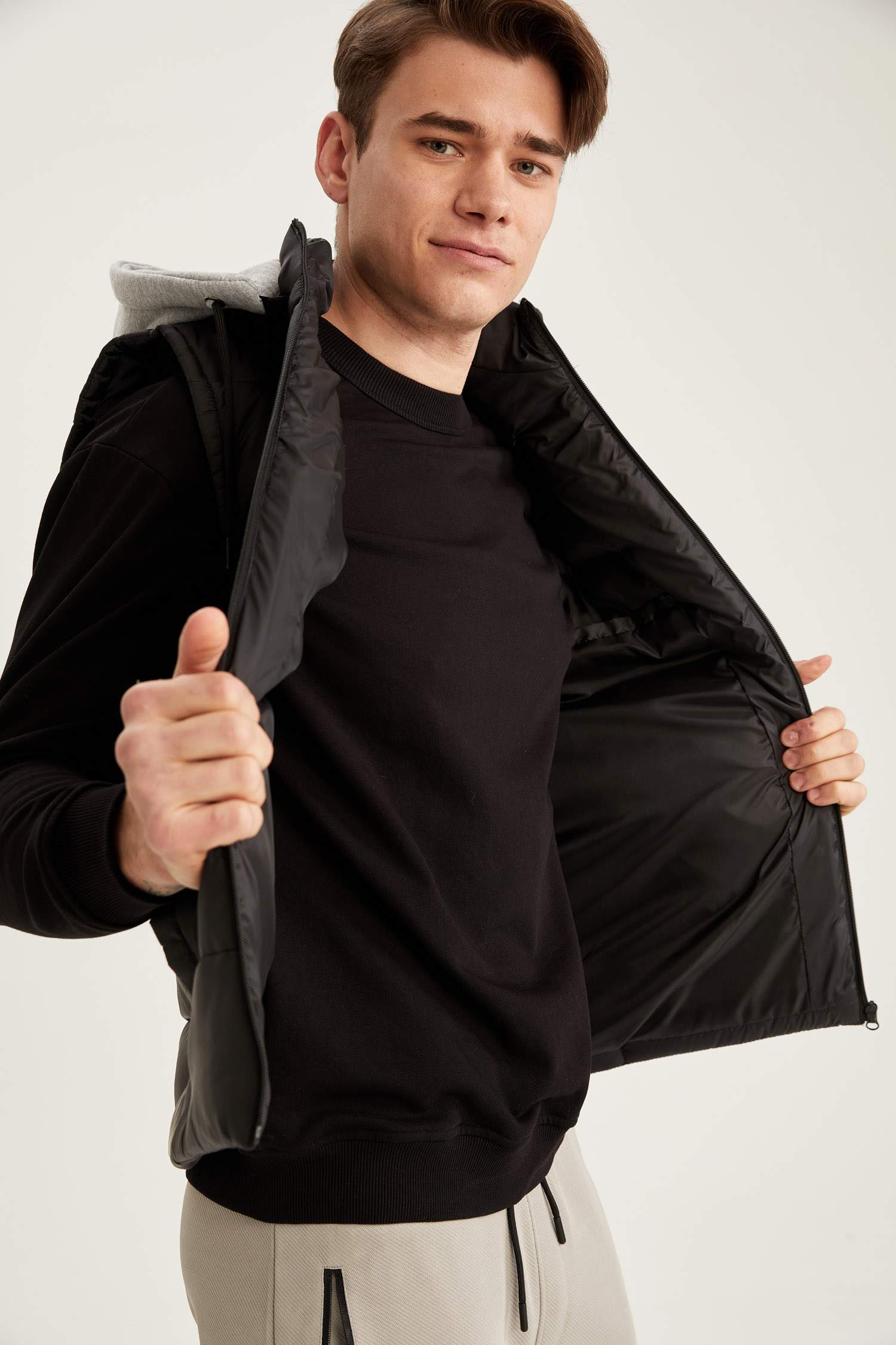 Slim Fit Çıkarılabilir Kapüşonlu Şişme Yelek