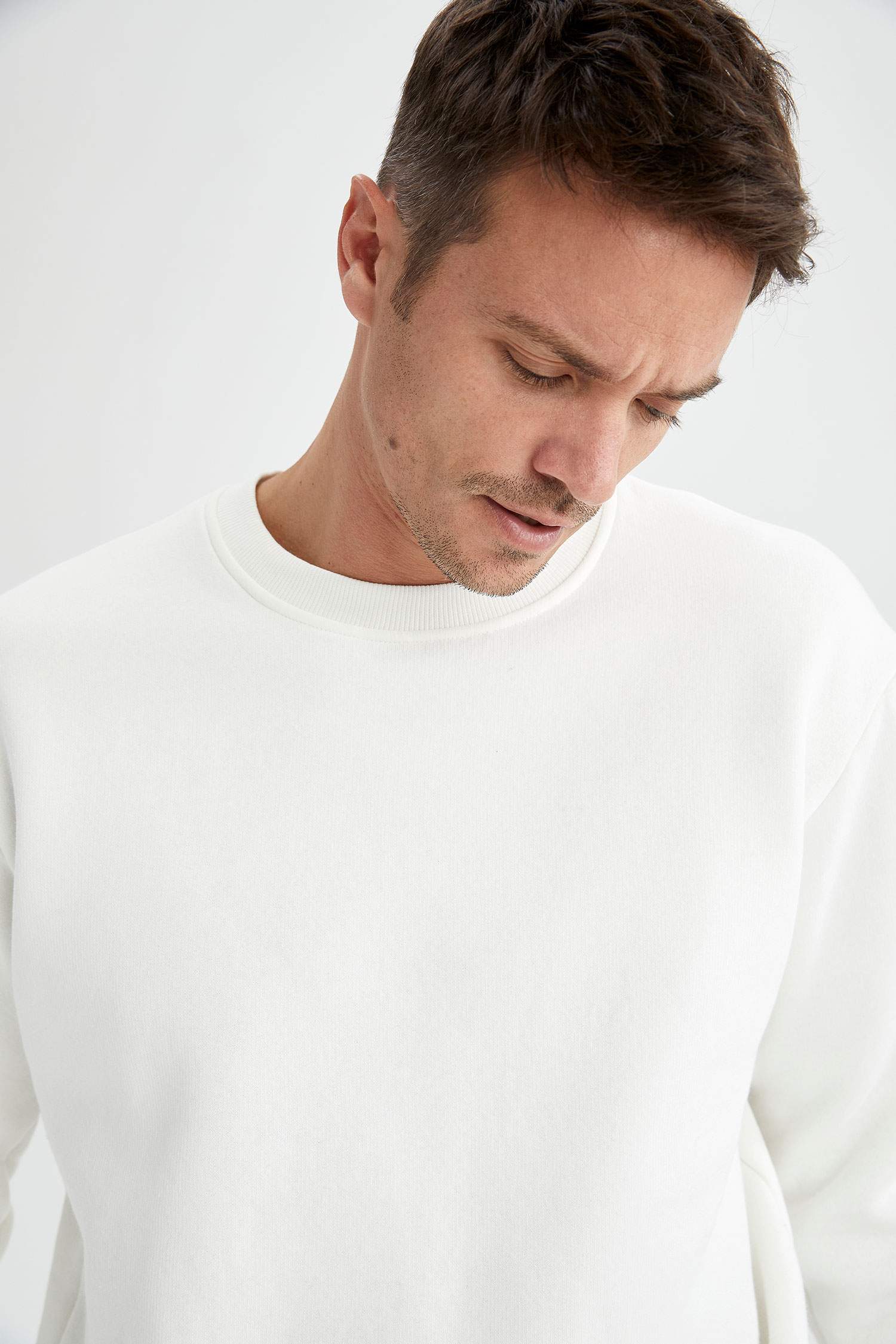 Oversize Fit Bisiklet Yaka Basic Sweatshirt