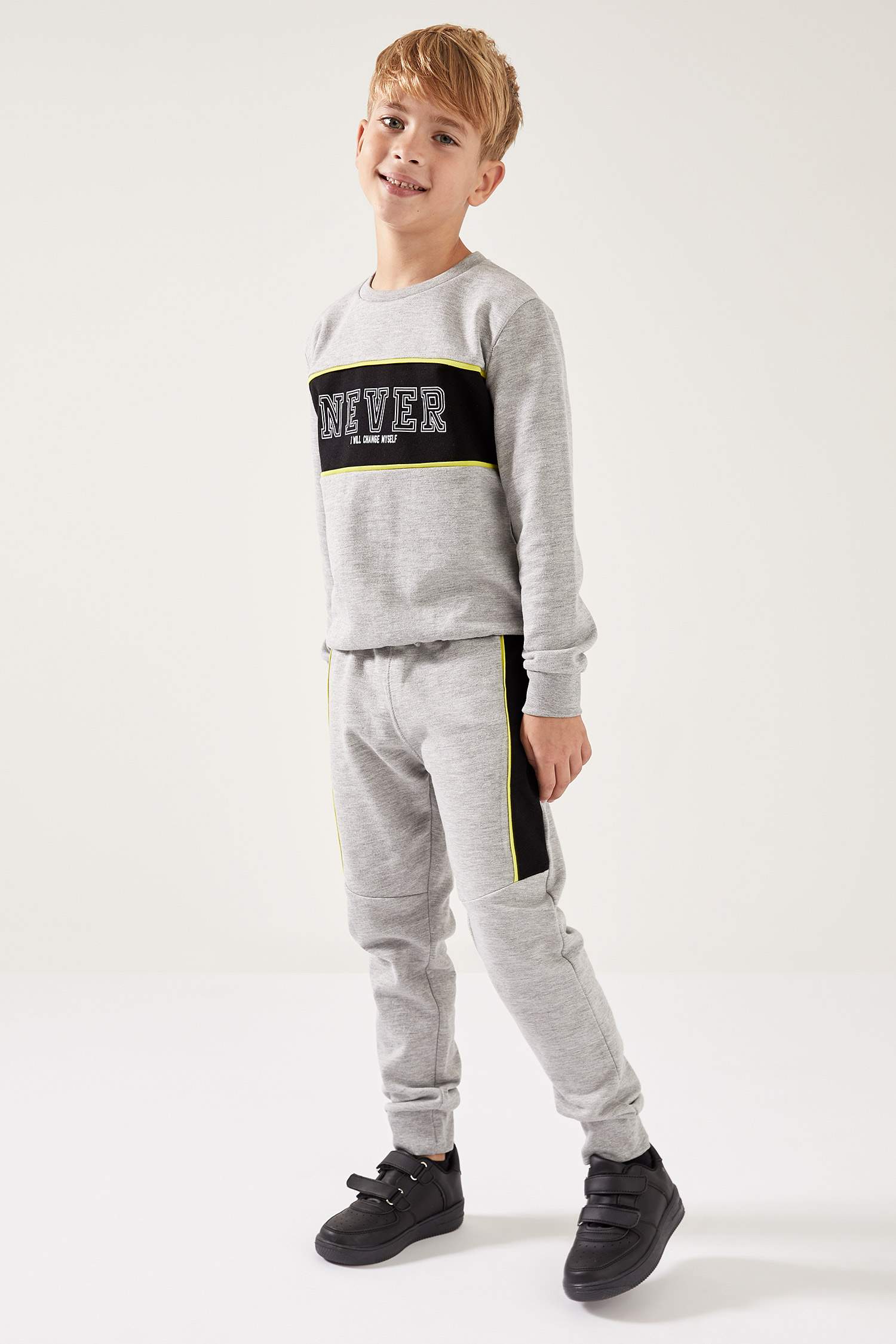 Erkek Çocuk Sweatshirt Regular Fit Bisiklet Yaka İnce Sweatshirt Kumaşı