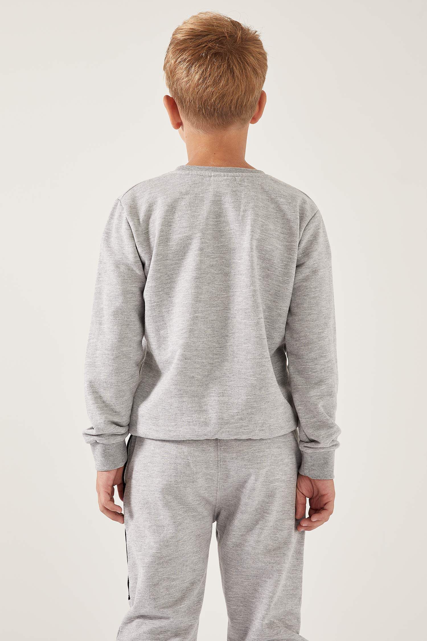 Erkek Çocuk Sweatshirt Regular Fit Bisiklet Yaka İnce Sweatshirt Kumaşı
