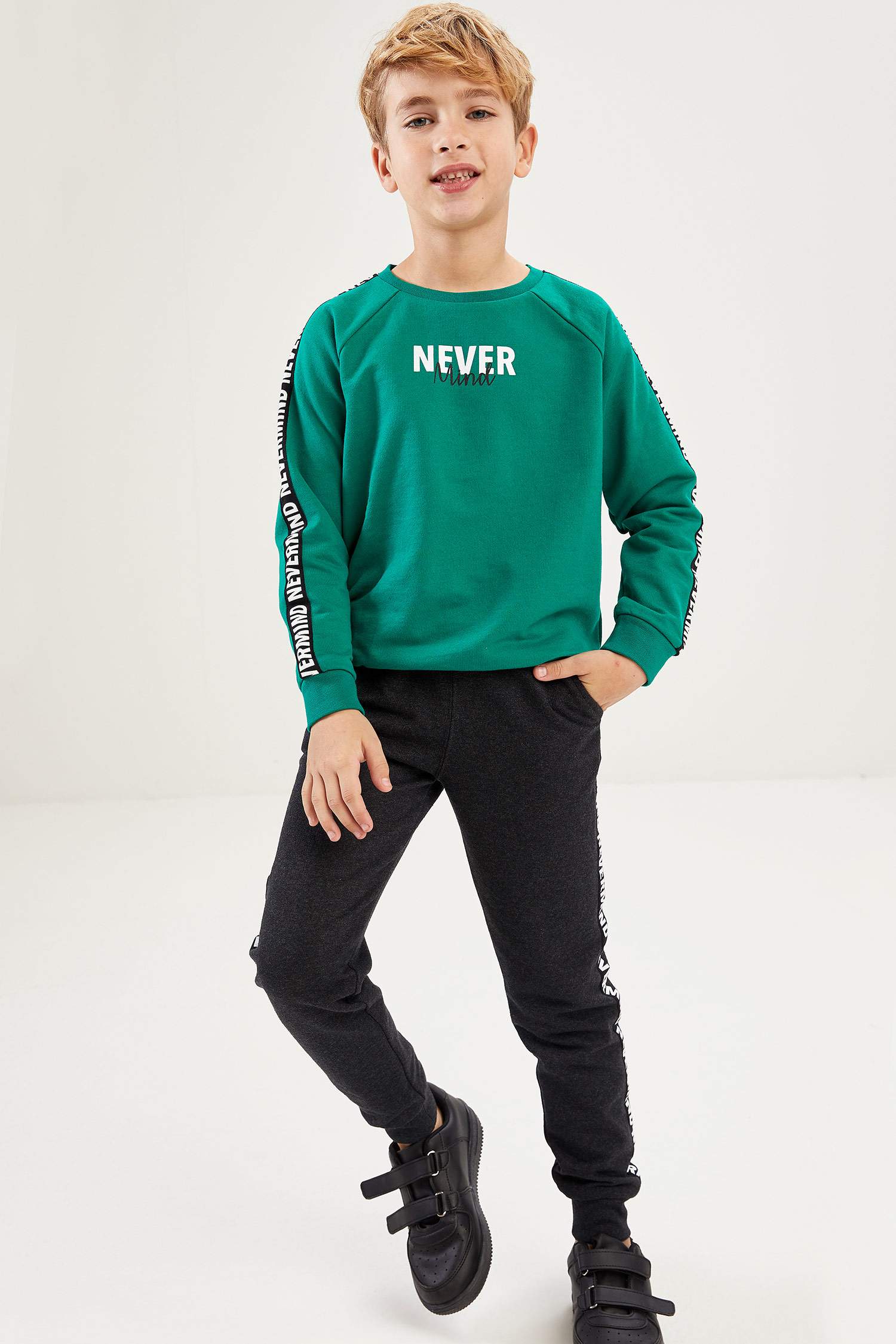 Erkek Çocuk Baskılı Sweatshirt ve Jogger Eşofman Takım