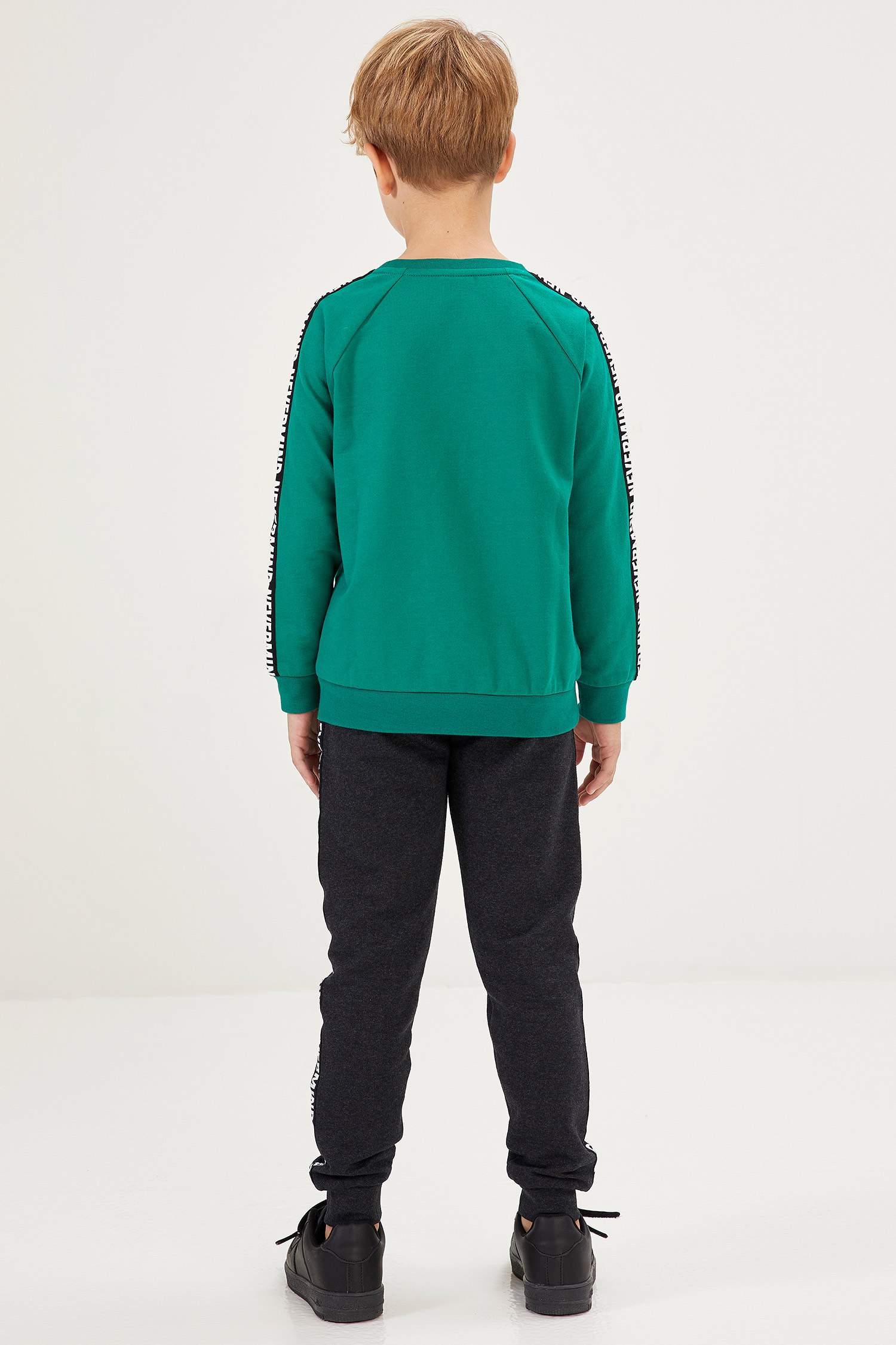 Erkek Çocuk Baskılı Sweatshirt ve Jogger Eşofman Takım