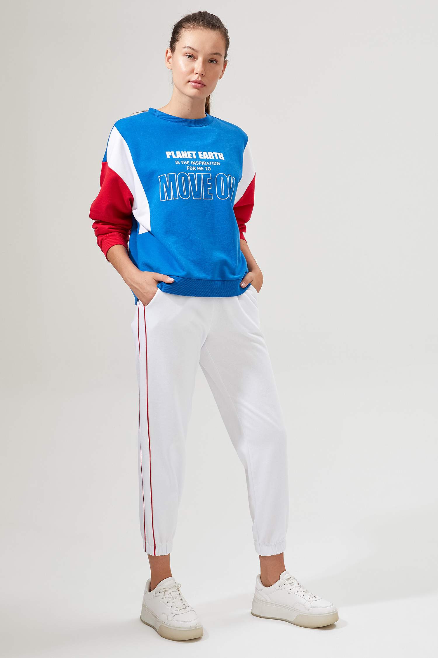 Renk Bloklu Yazı Baskılı Sweatshirt