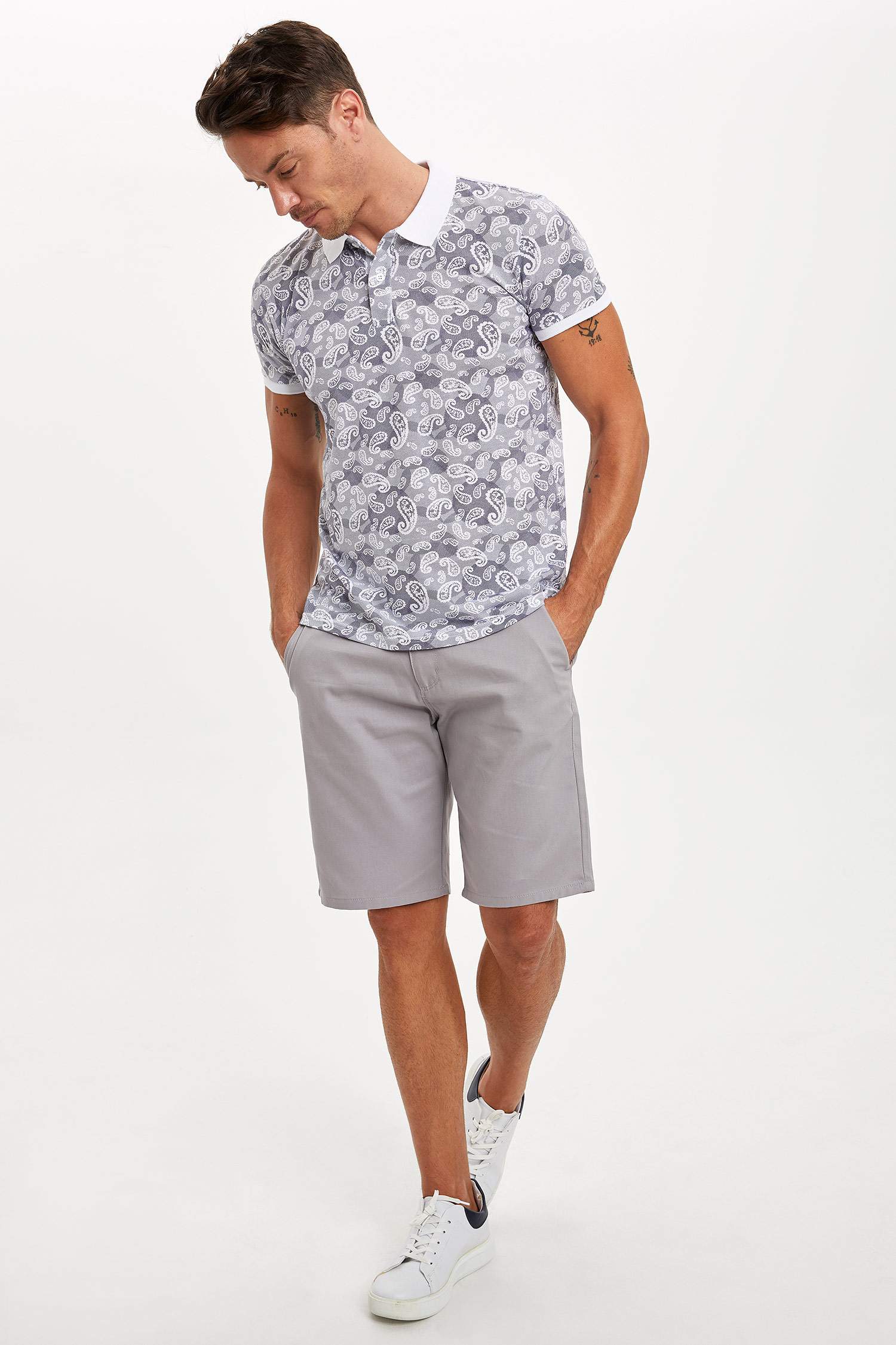 Geometrik Desenli Polo Yaka Slim Fit Tişört