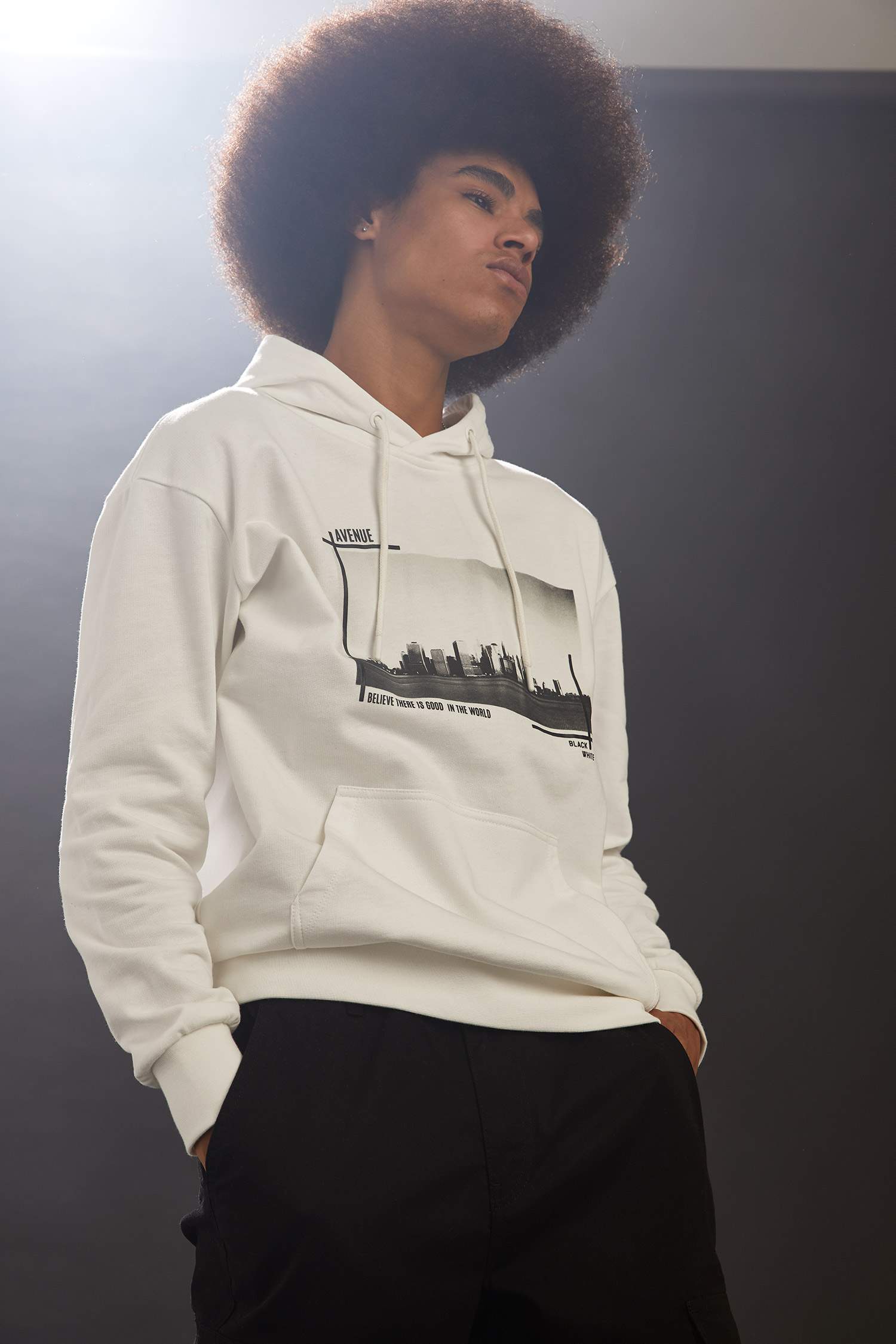 Boxy Fit Baskılı Kanguru Cepli İçi Yumuşak Tüylü Uzun Kollu Sweatshirt