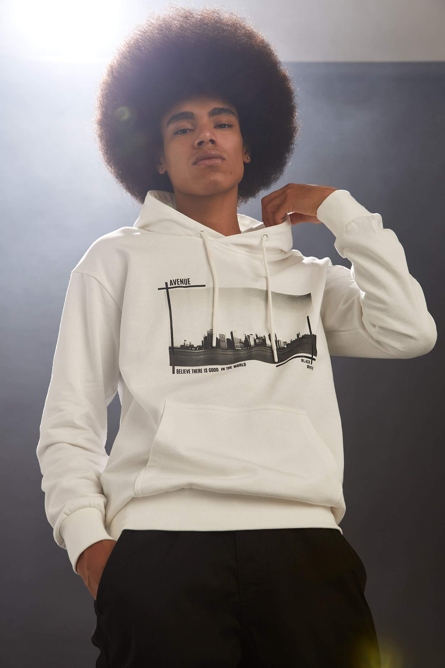 Boxy Fit Baskılı Kanguru Cepli İçi Yumuşak Tüylü Uzun Kollu Sweatshirt