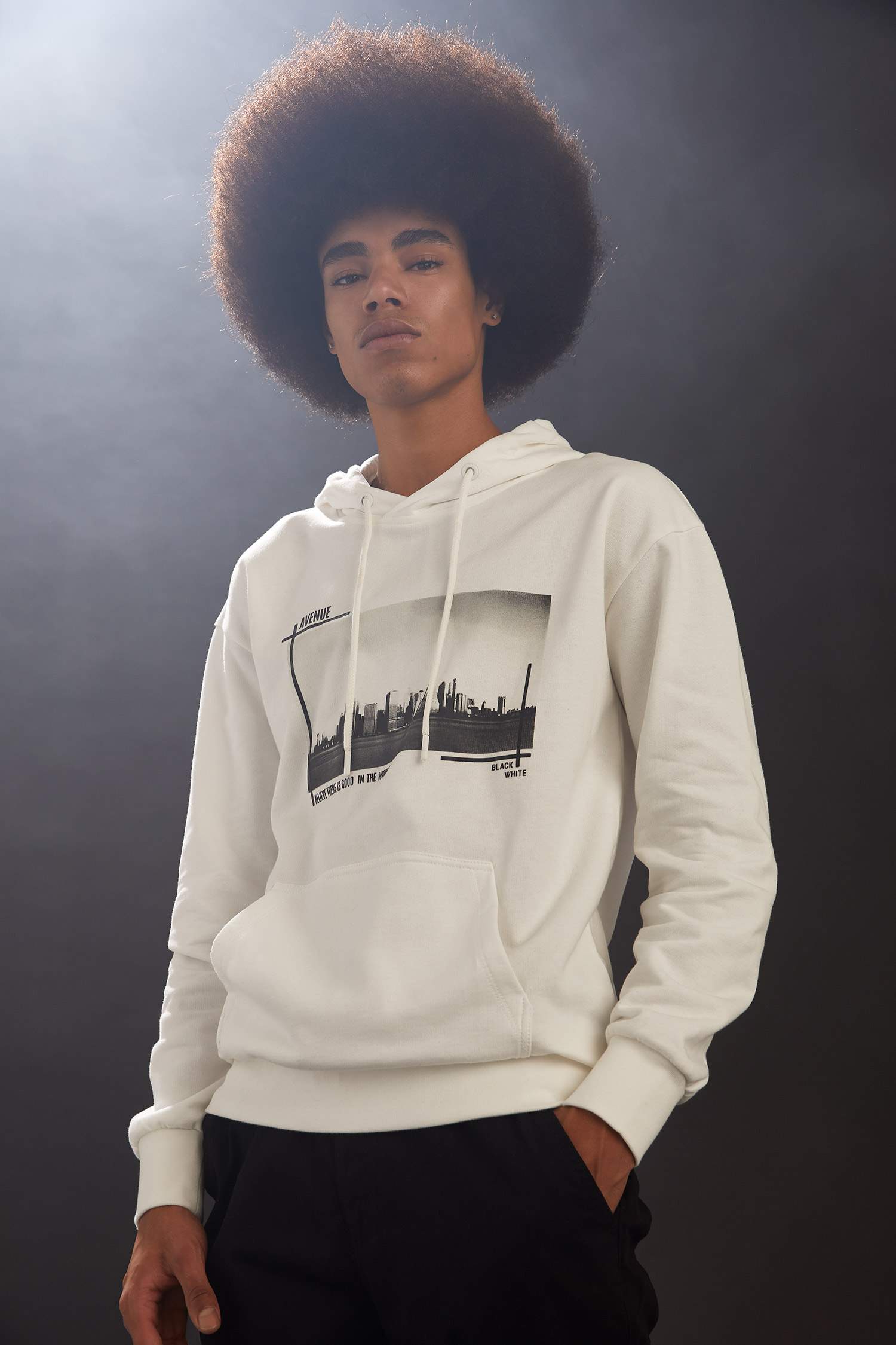 Boxy Fit Baskılı Kanguru Cepli İçi Yumuşak Tüylü Uzun Kollu Sweatshirt
