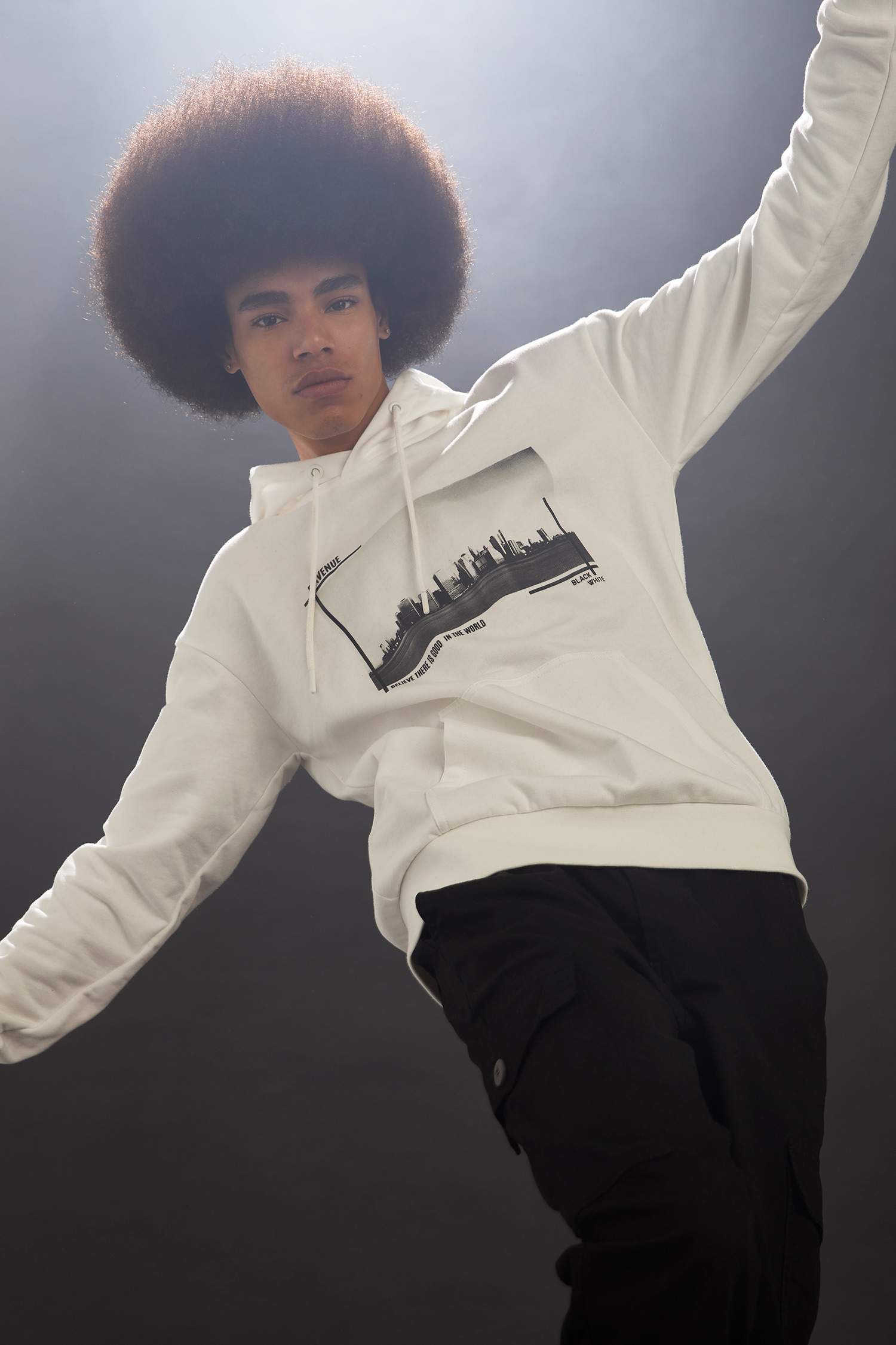 Boxy Fit Baskılı Kanguru Cepli İçi Yumuşak Tüylü Uzun Kollu Sweatshirt