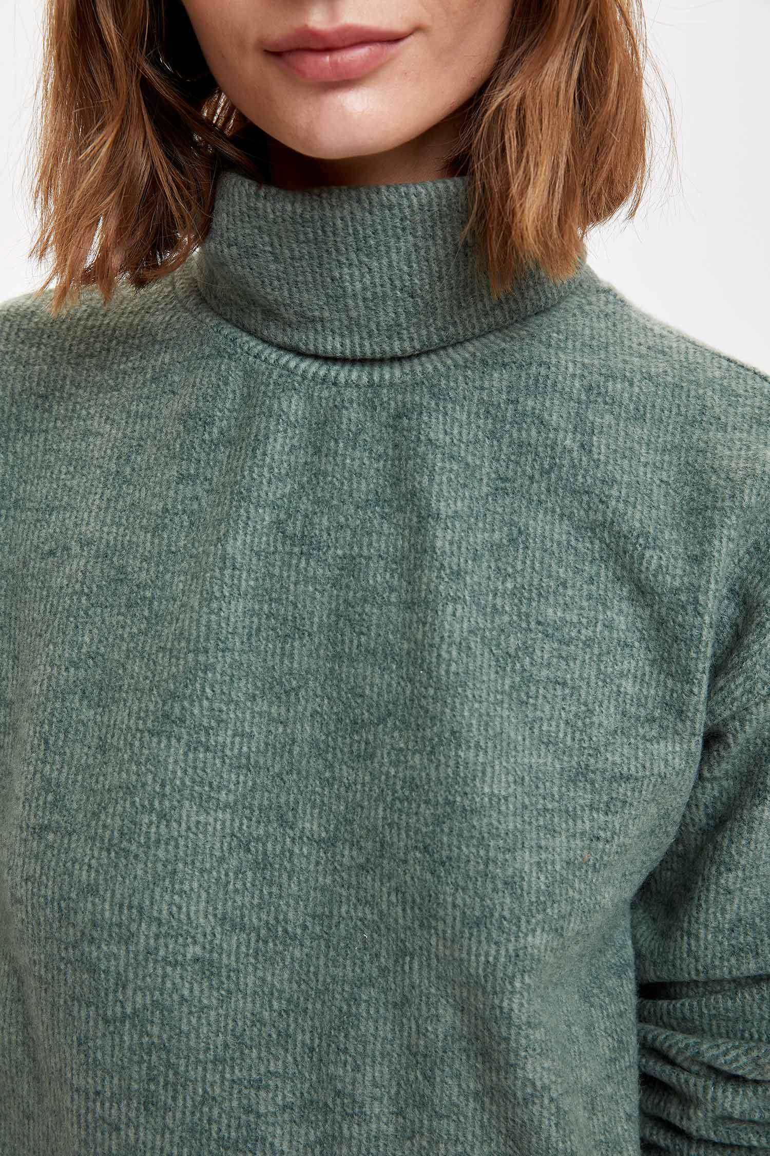 Dik Yaka Oversize Elbise