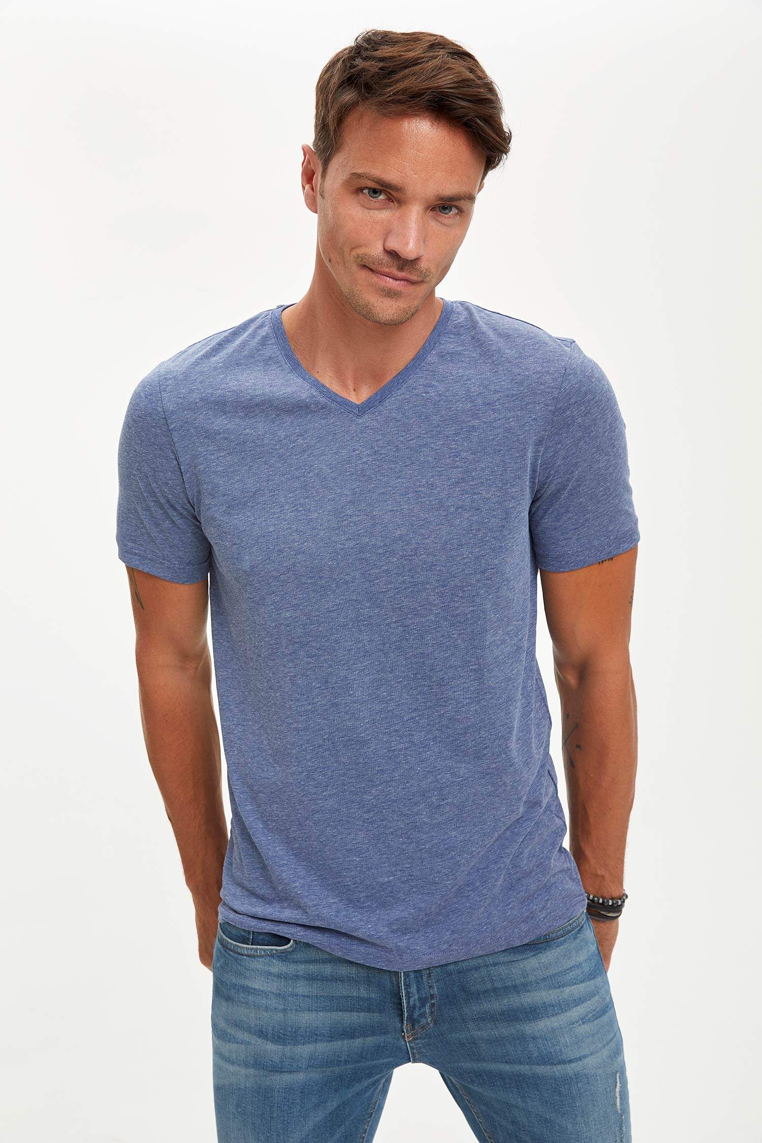 V Yaka Slim Fit Basic Tişört