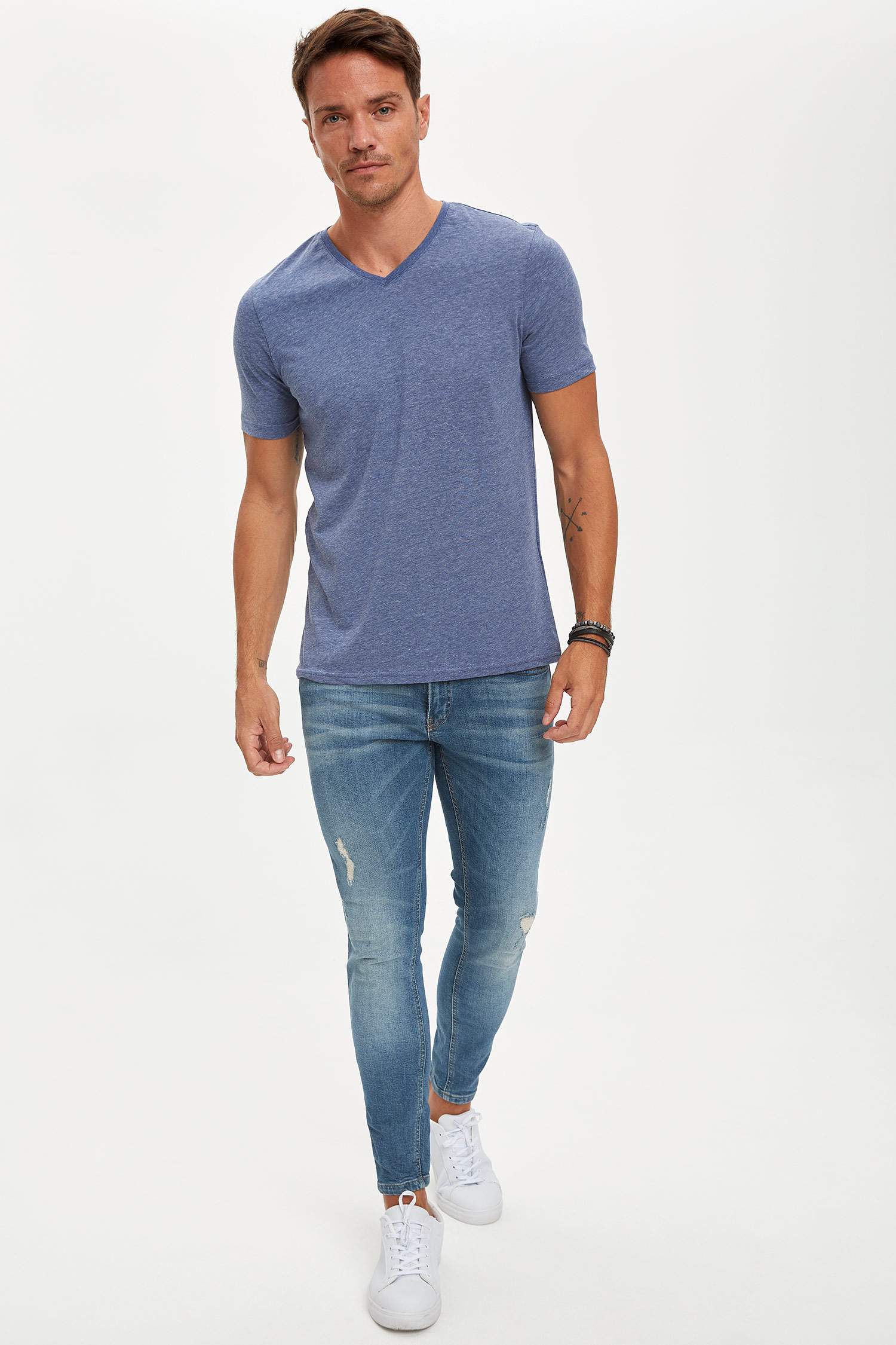 V Yaka Slim Fit Basic Tişört