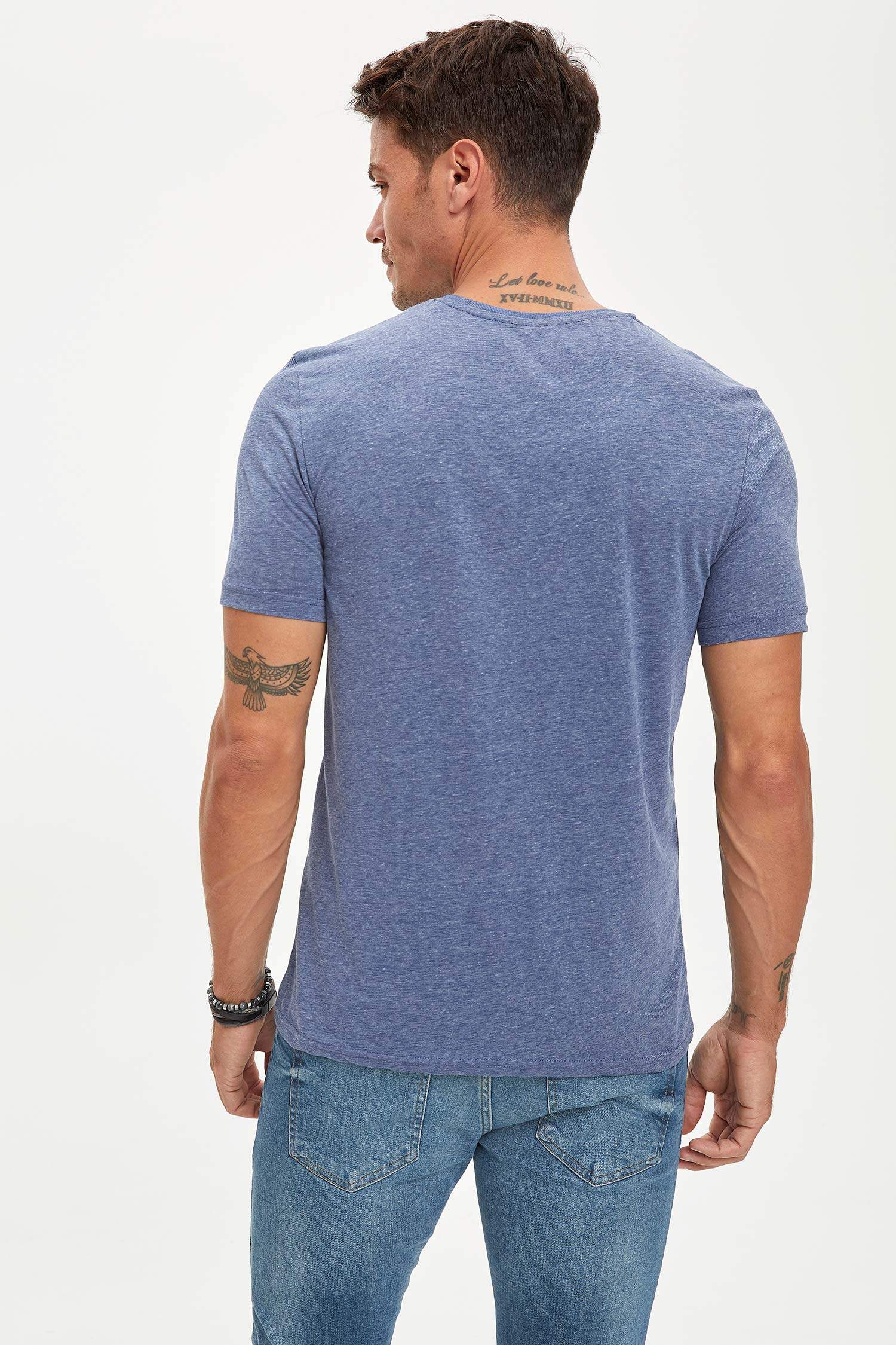 V Yaka Slim Fit Basic Tişört
