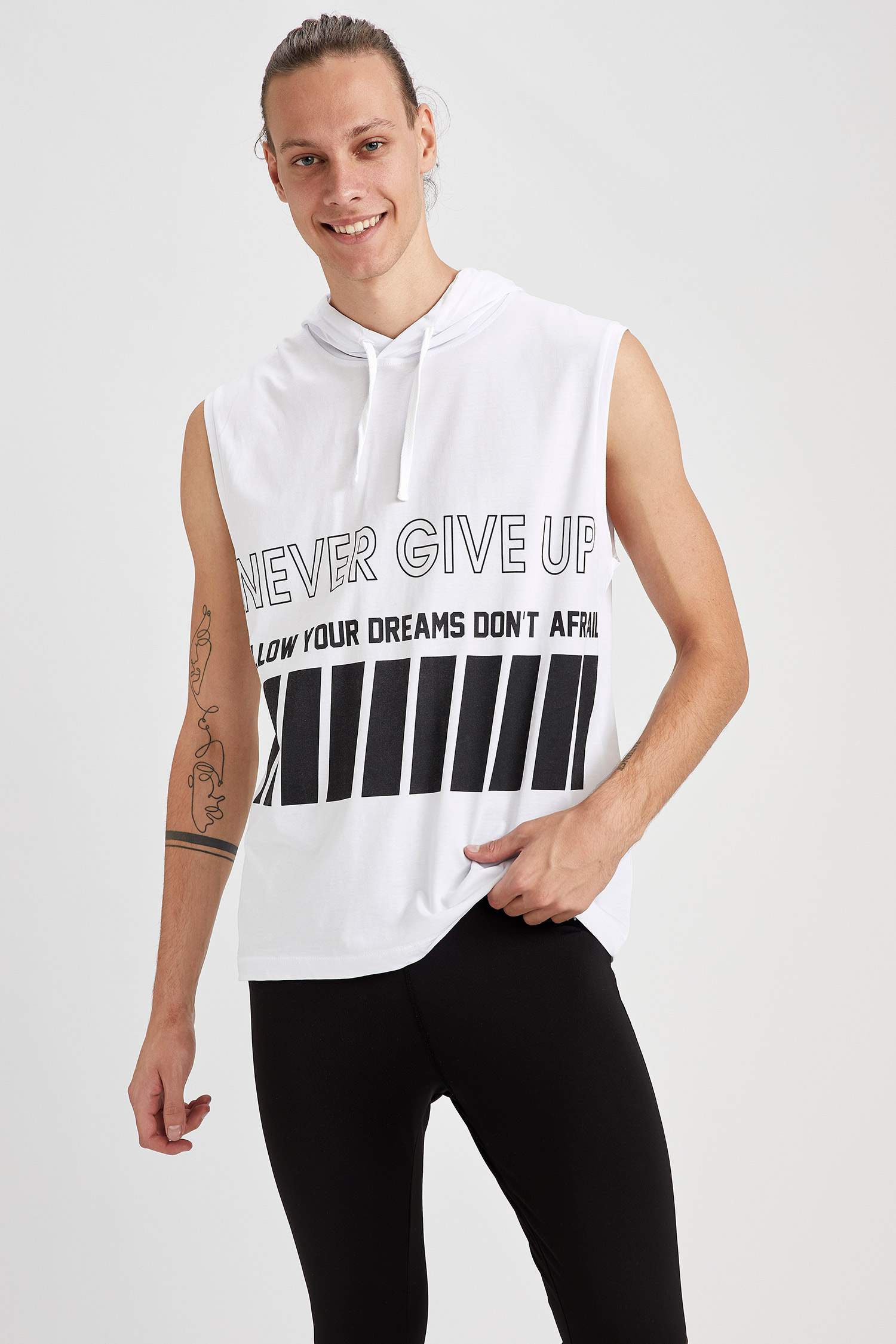 Slim Fit Baskılı Kapüşonlu Kolsuz Tişört