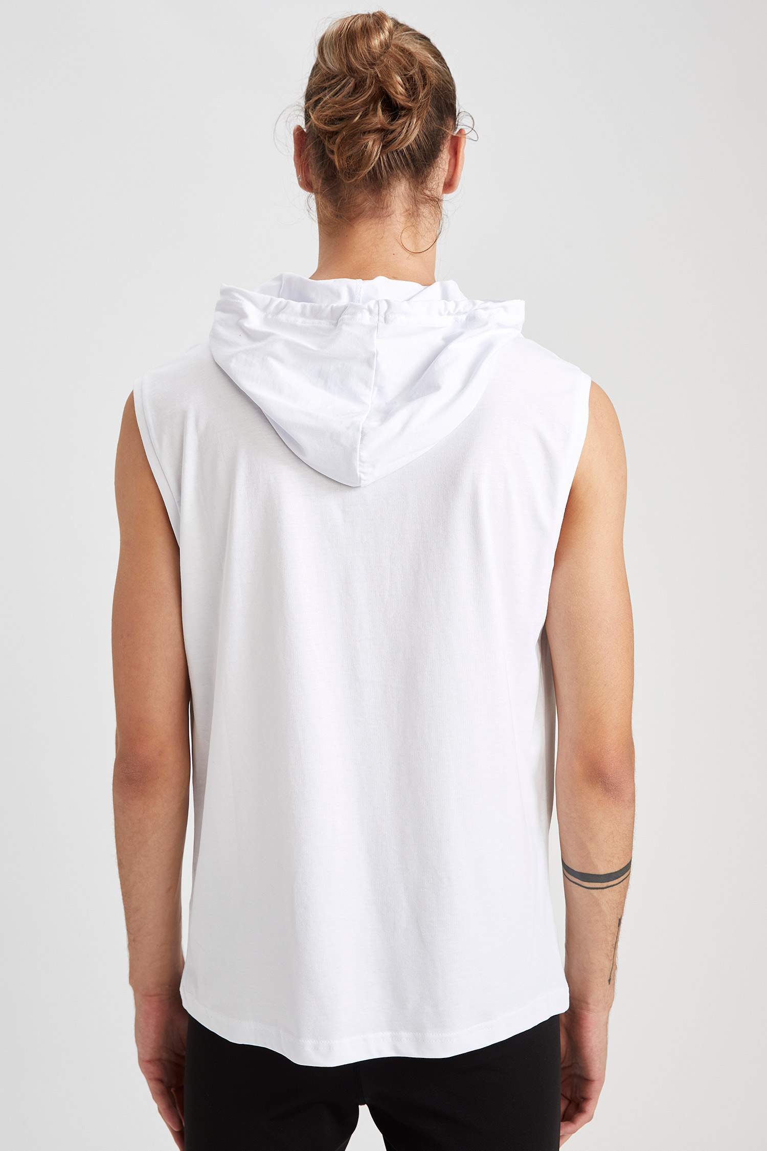 Slim Fit Baskılı Kapüşonlu Kolsuz Tişört